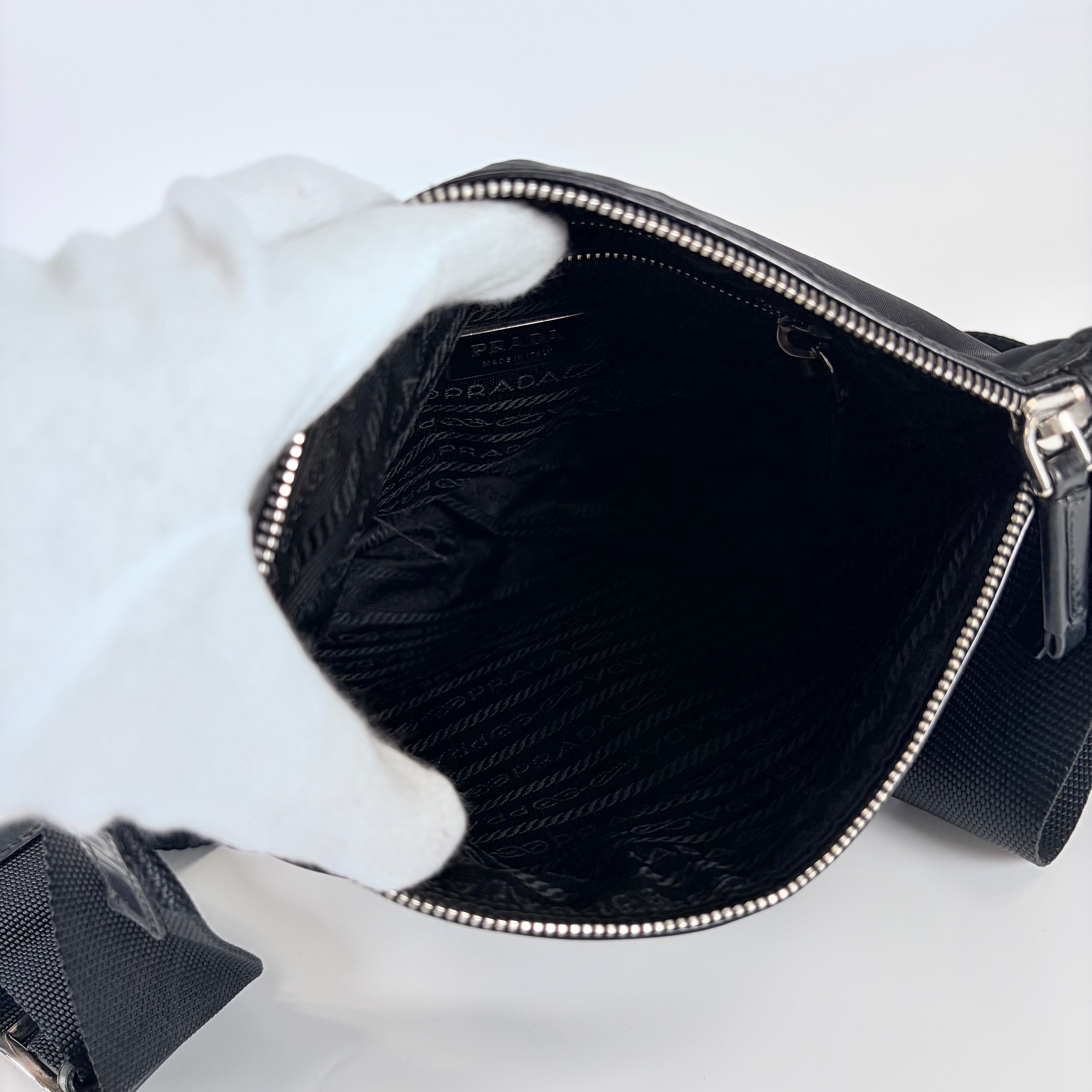 2605 secondhand PRADA bag Shoulder bag black / nylon
