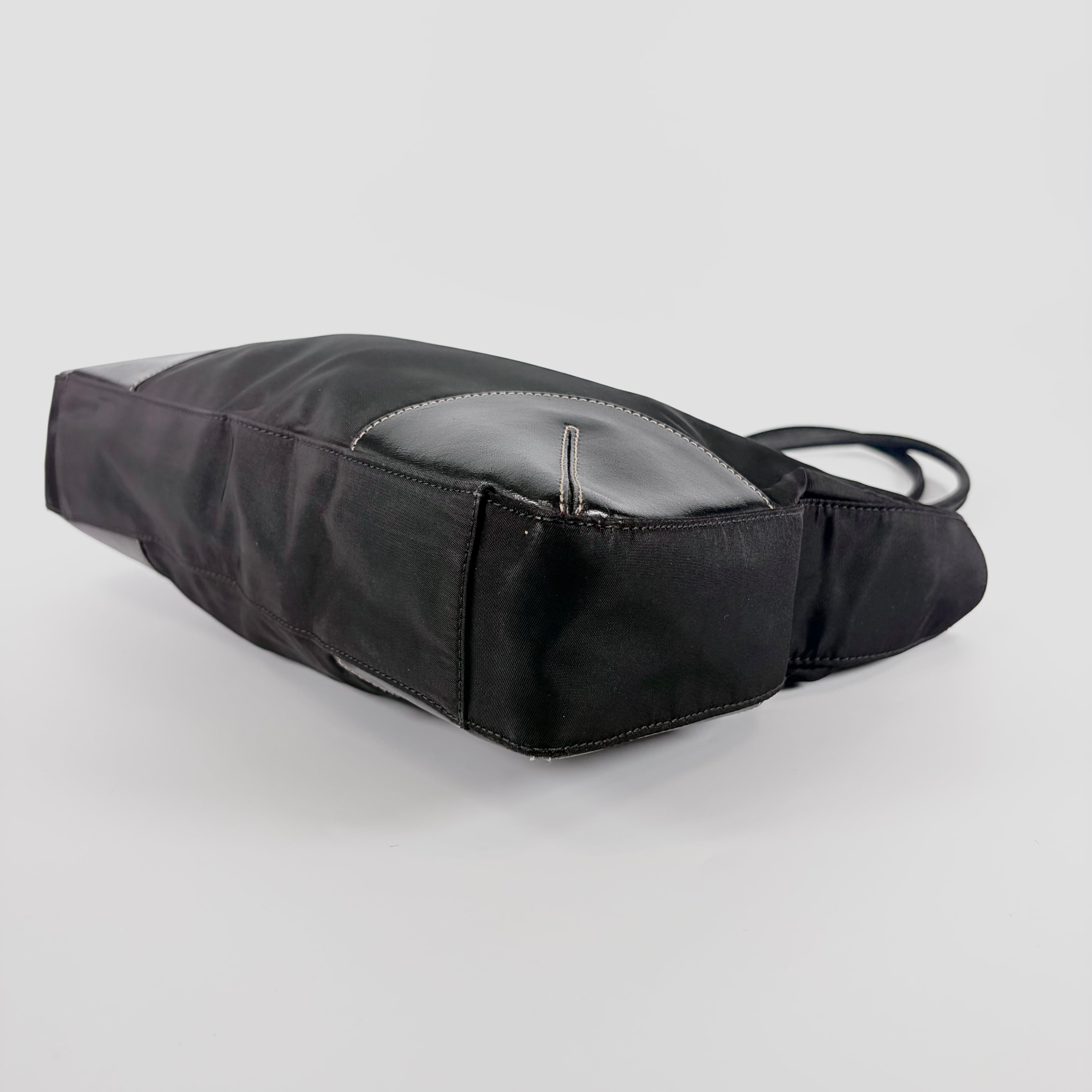 2604 secondhand PRADA calf × nylon hand black