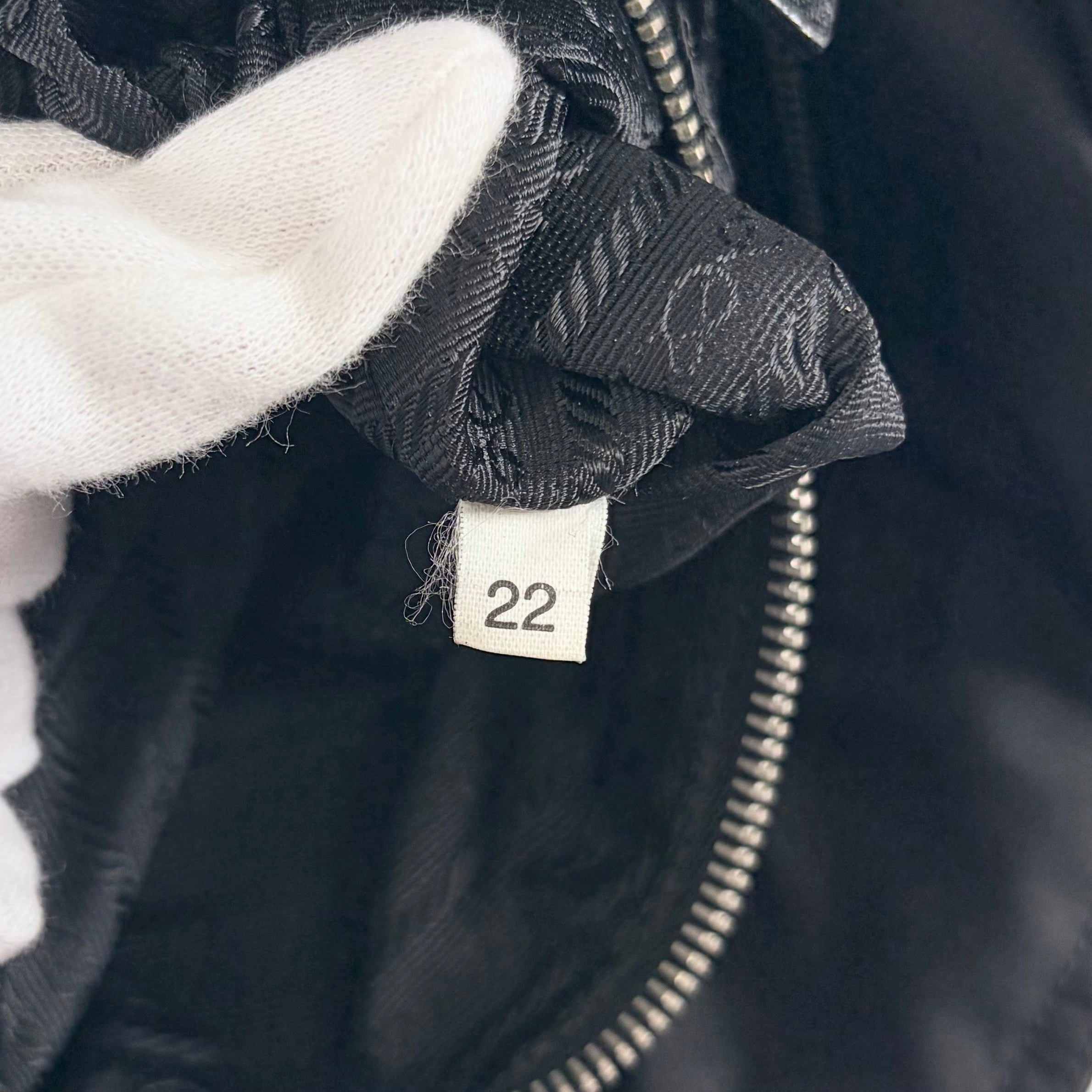 2604 secondhand PRADA calf × nylon hand black