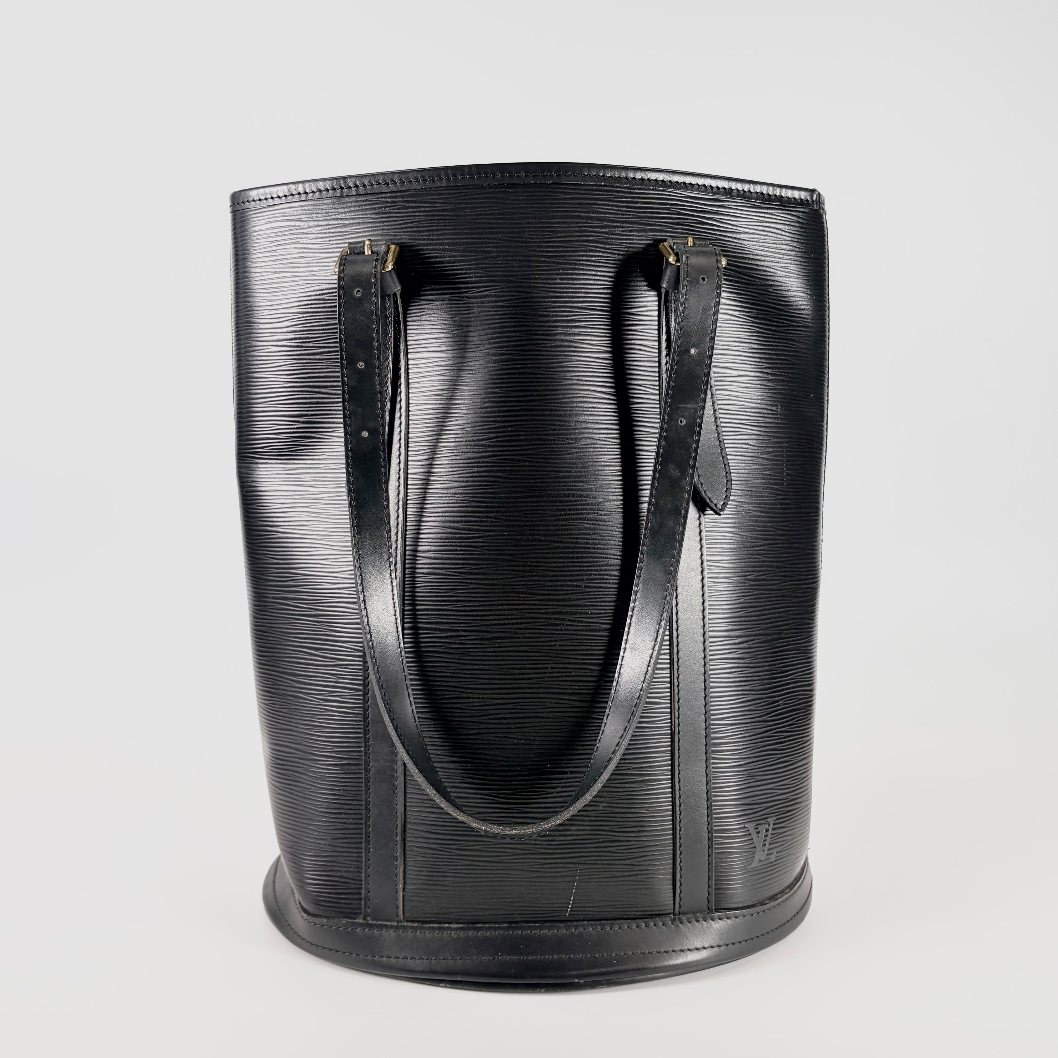 2603 secondhand LV Epi bucket GM order