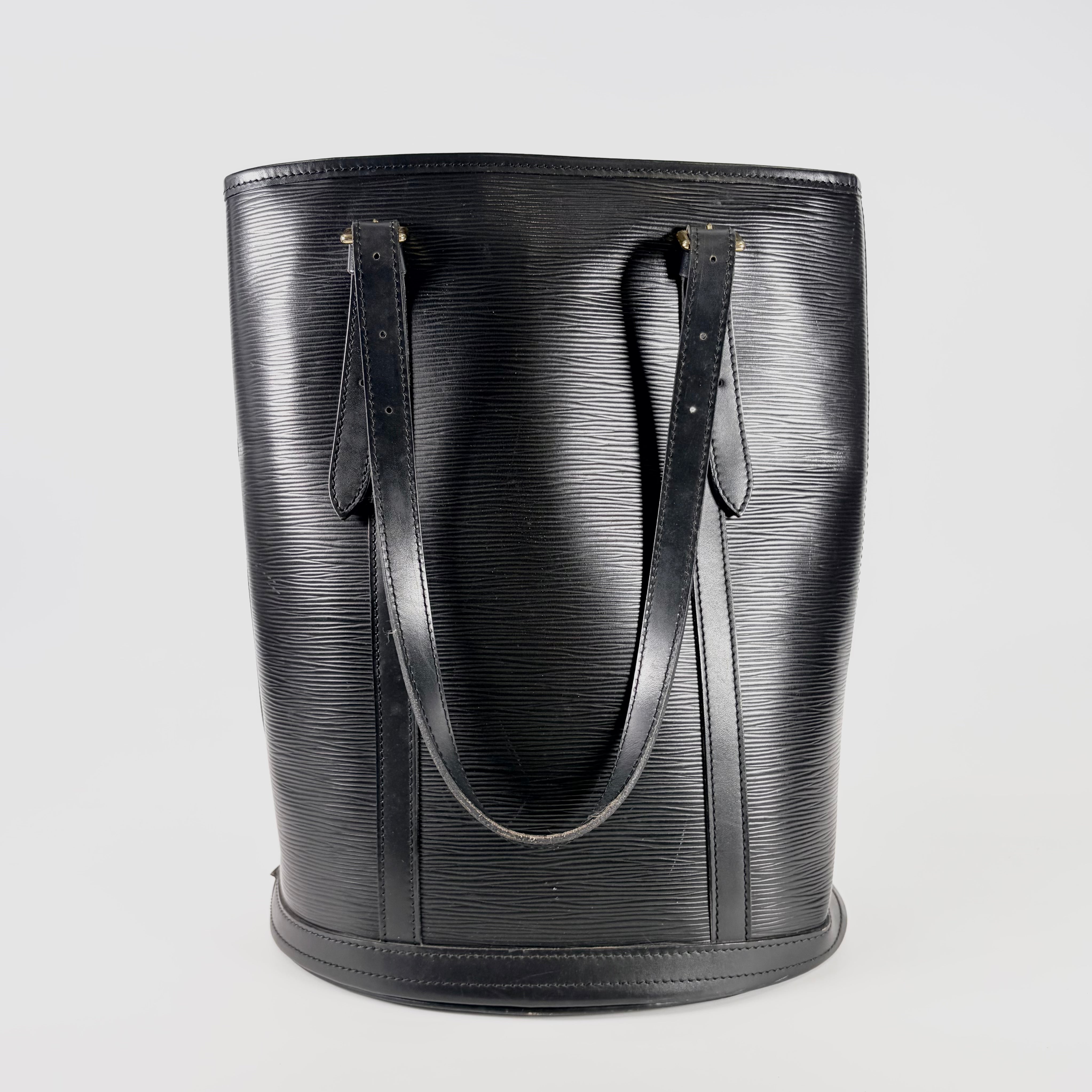 2603 secondhand LV Epi bucket GM order