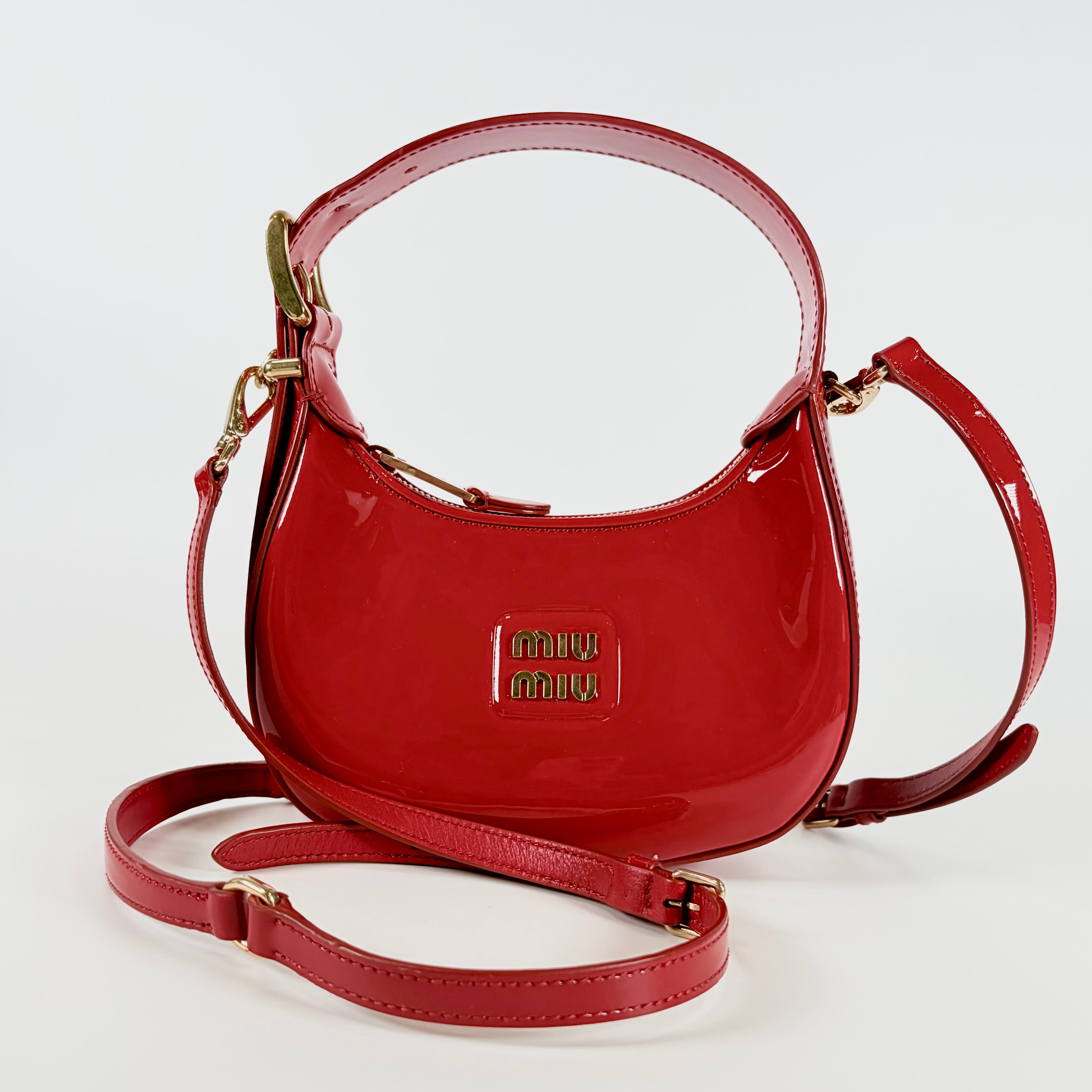 2604 secondhand MIUMIU patent hand bag