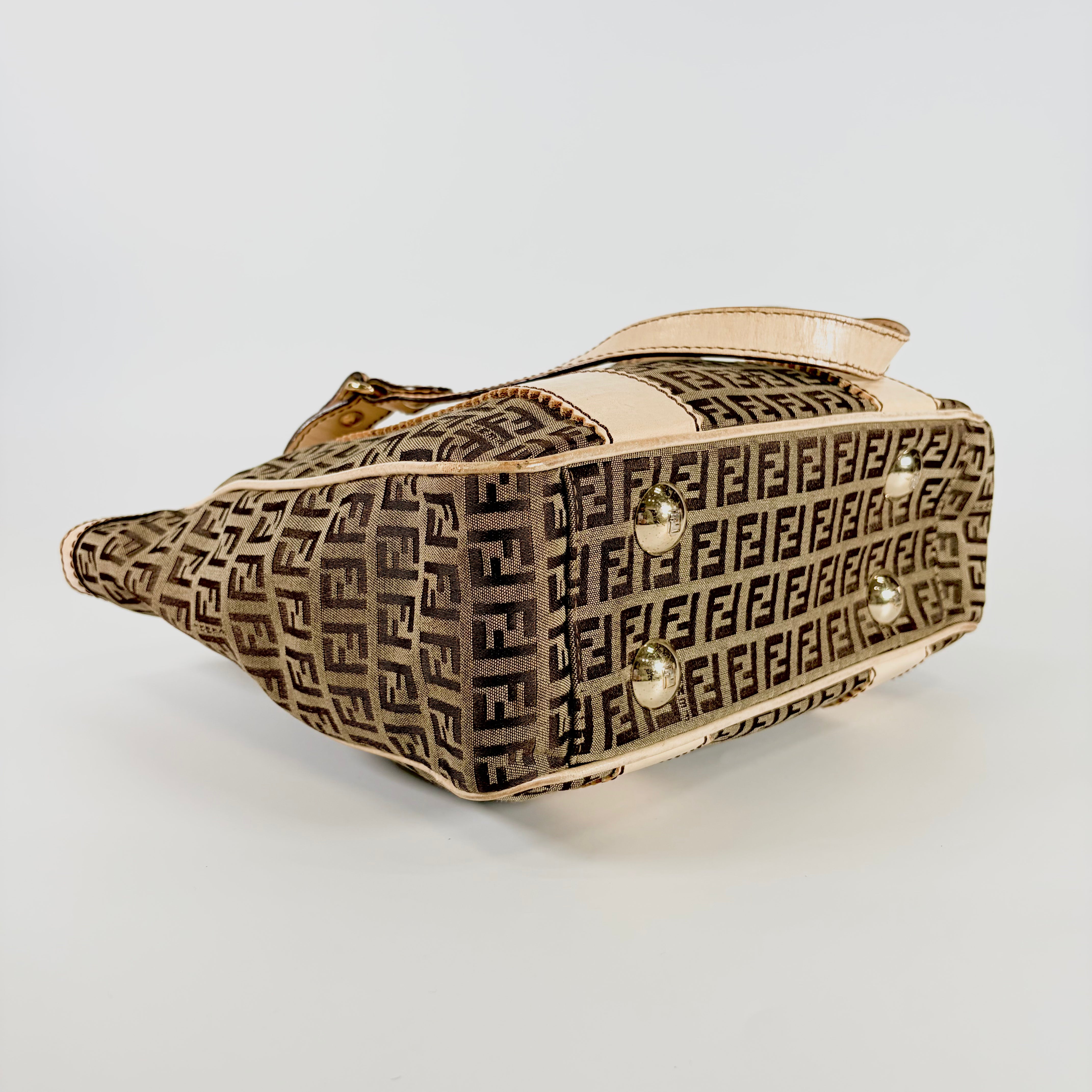 2606 secondhand FENDI Zucchino hand bag