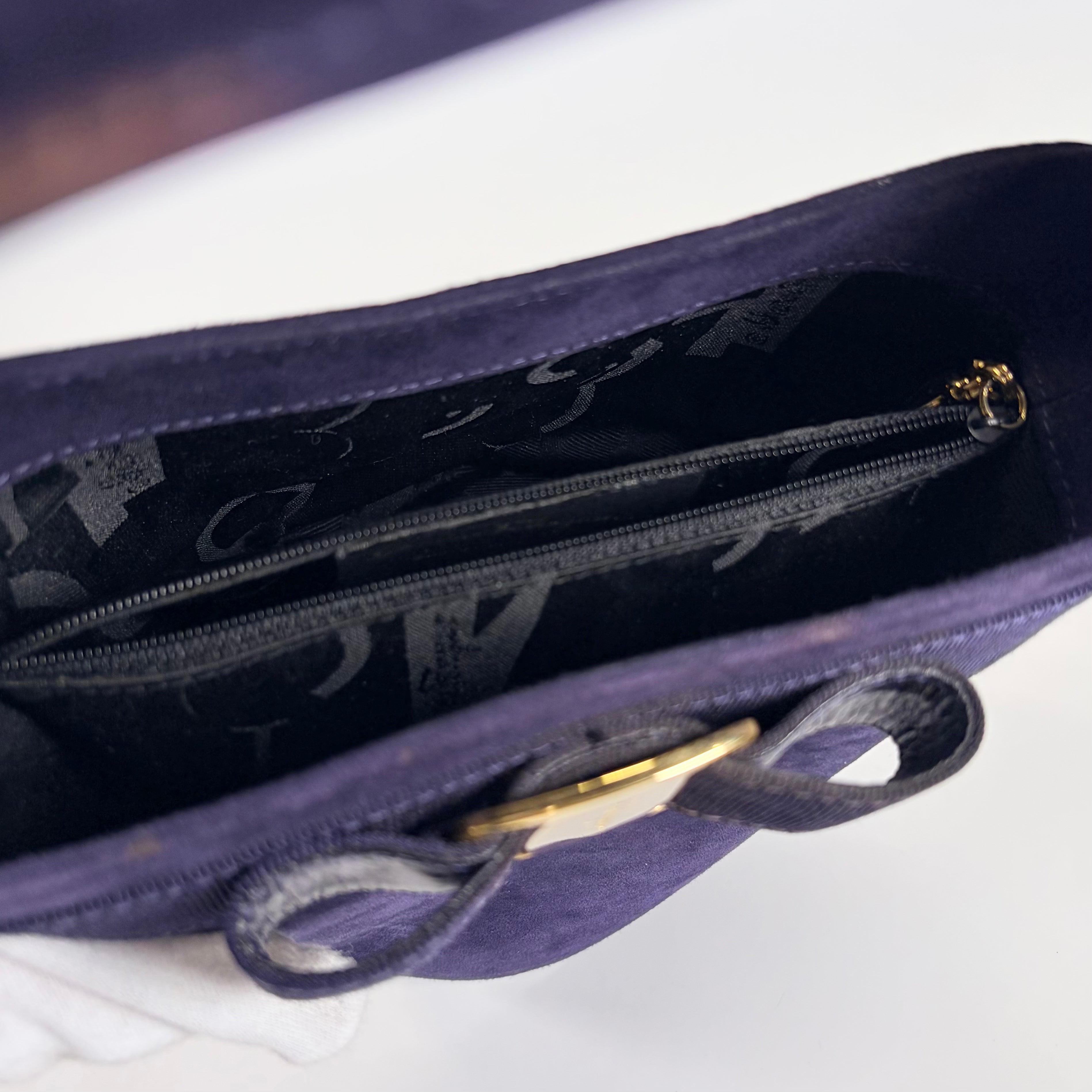 2605 secondhand Ferragamo Vara Ribbon hand bag