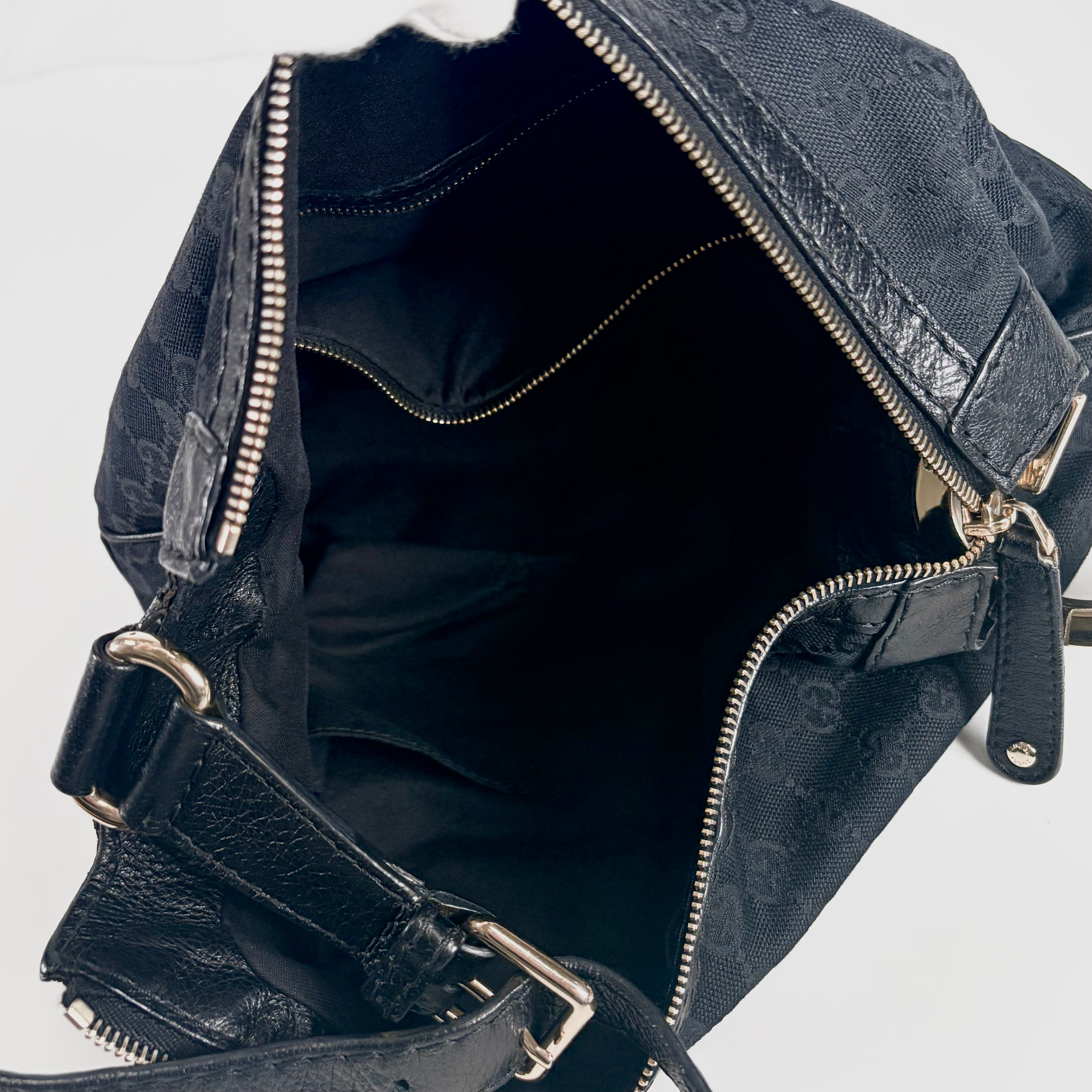 2604 secondhand GUCCI Shoulder bag GG Pattern canvas black