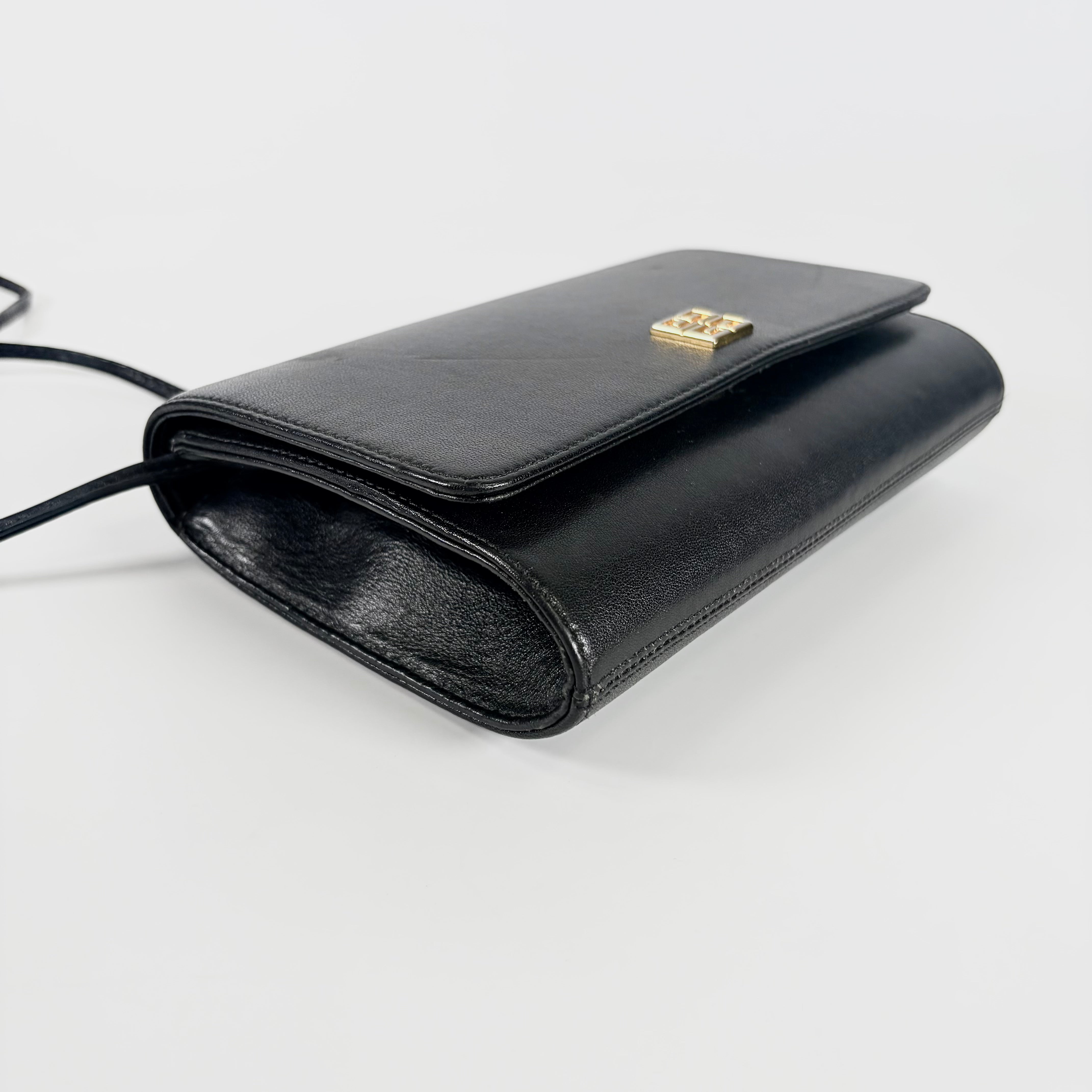 2604 secondhand GIVENCHY Shoulder bag / Crossbody Bag