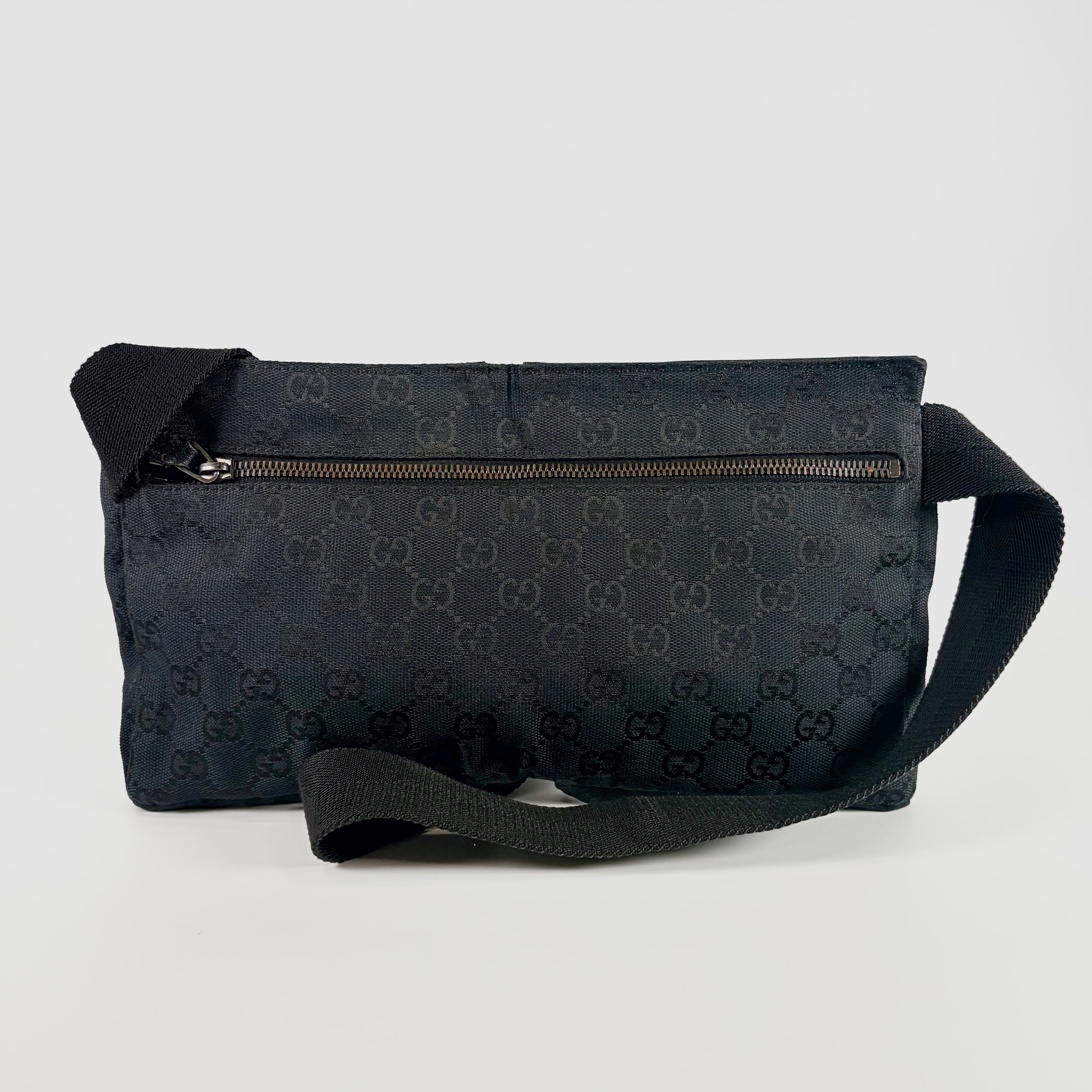 2604 secondhand GUCCI GG canvas Body Bag
