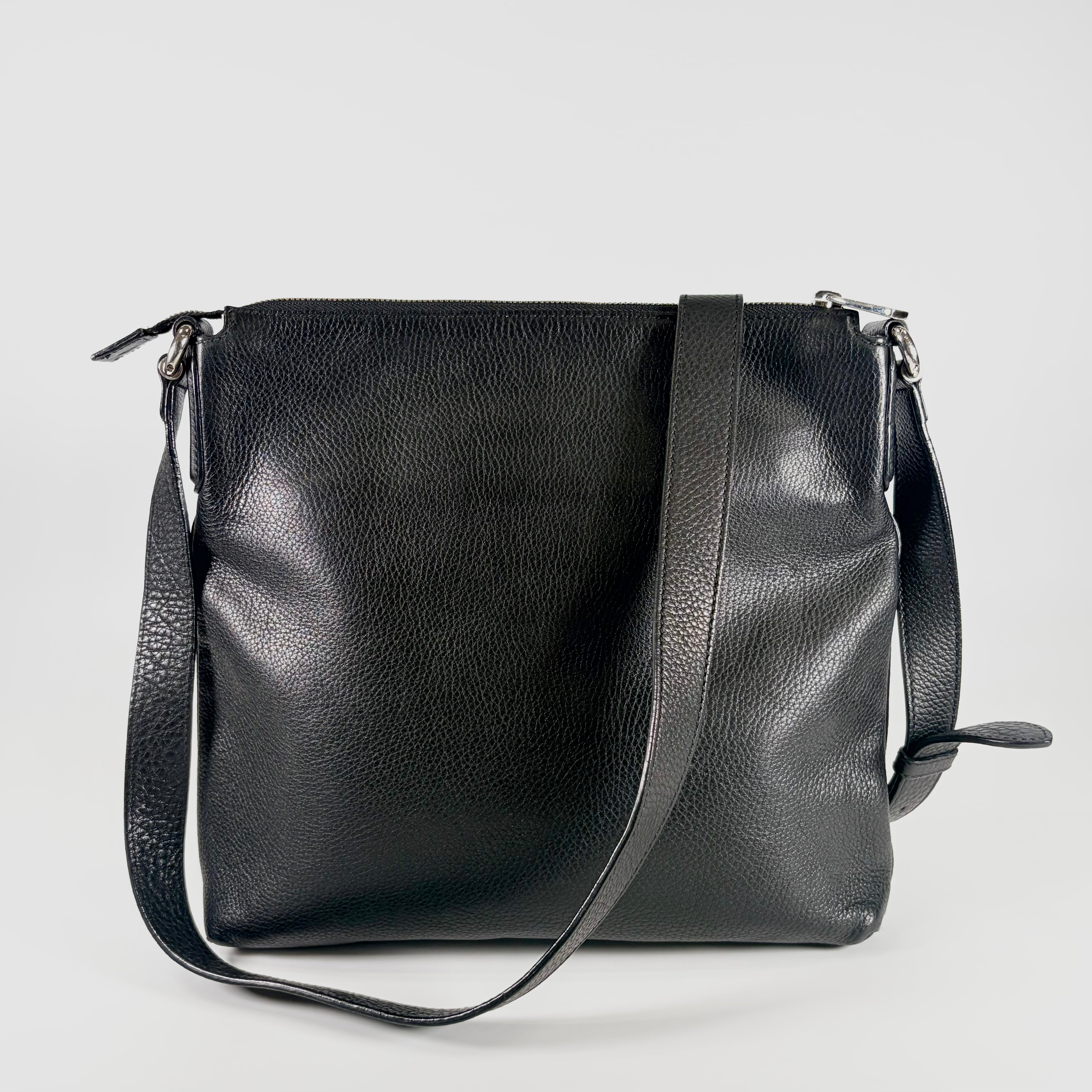 2604 secondhand GUCCI Soho shoulder black