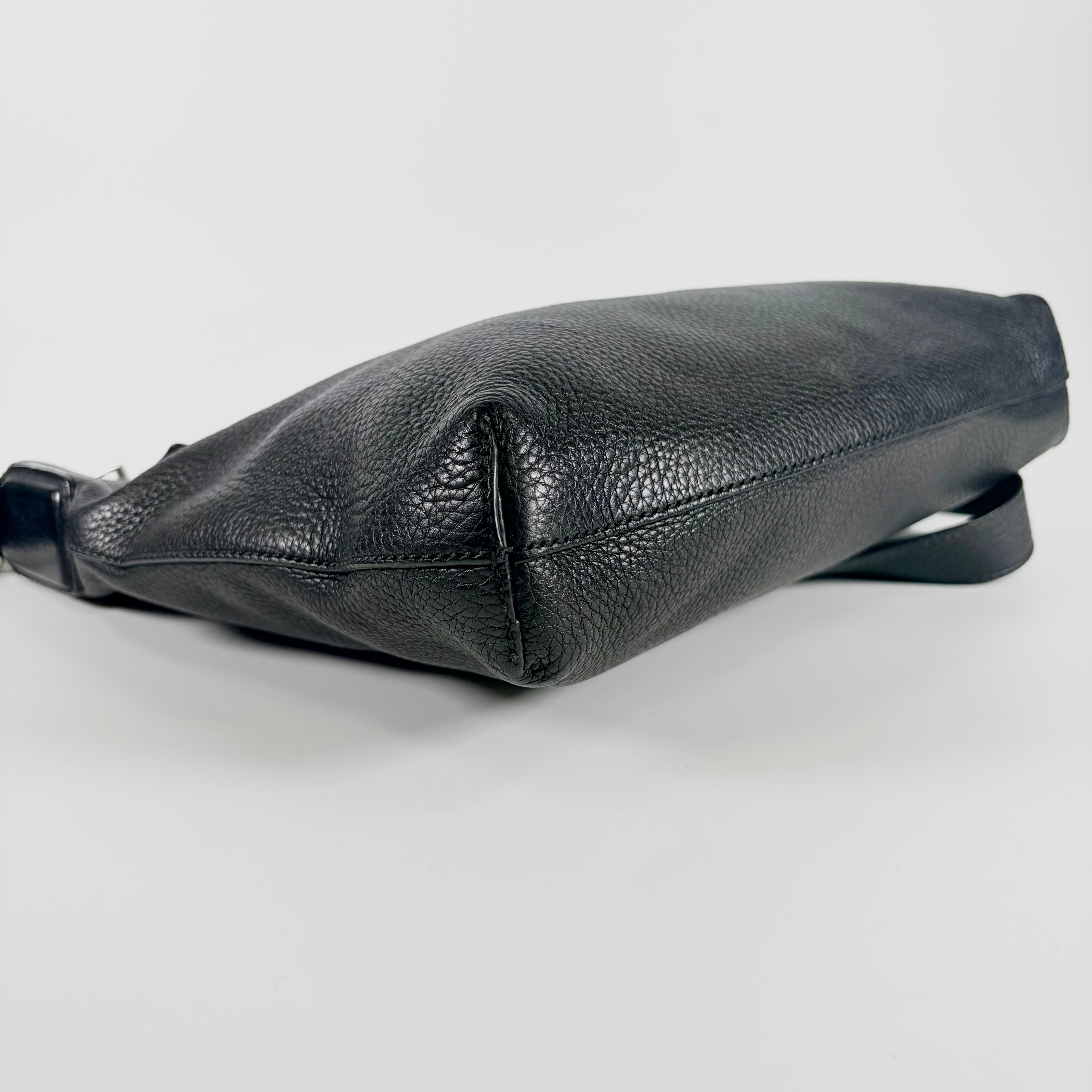 2604 secondhand GUCCI Soho shoulder black