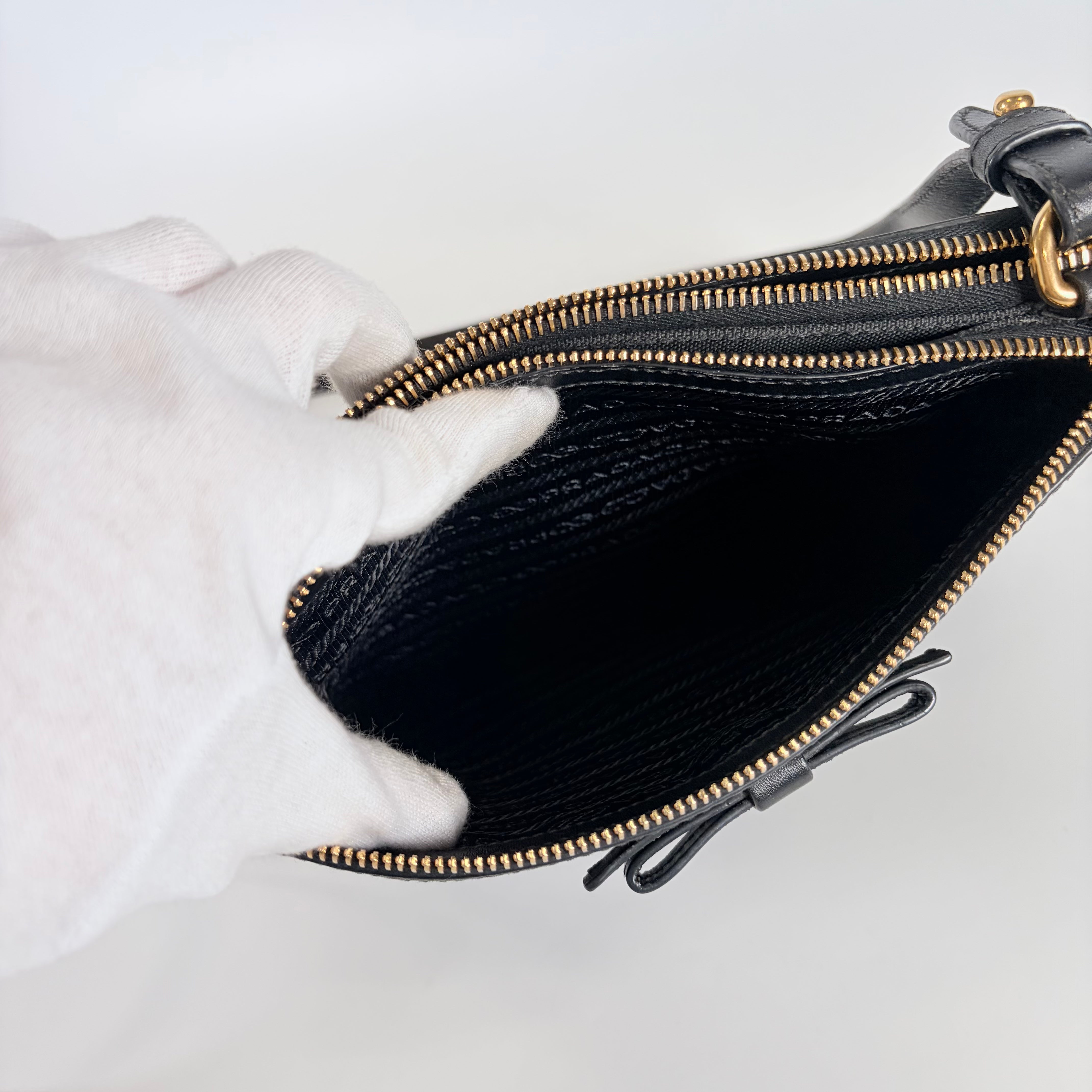 2605 secondhand PRADA Jacquard Shoulder bag