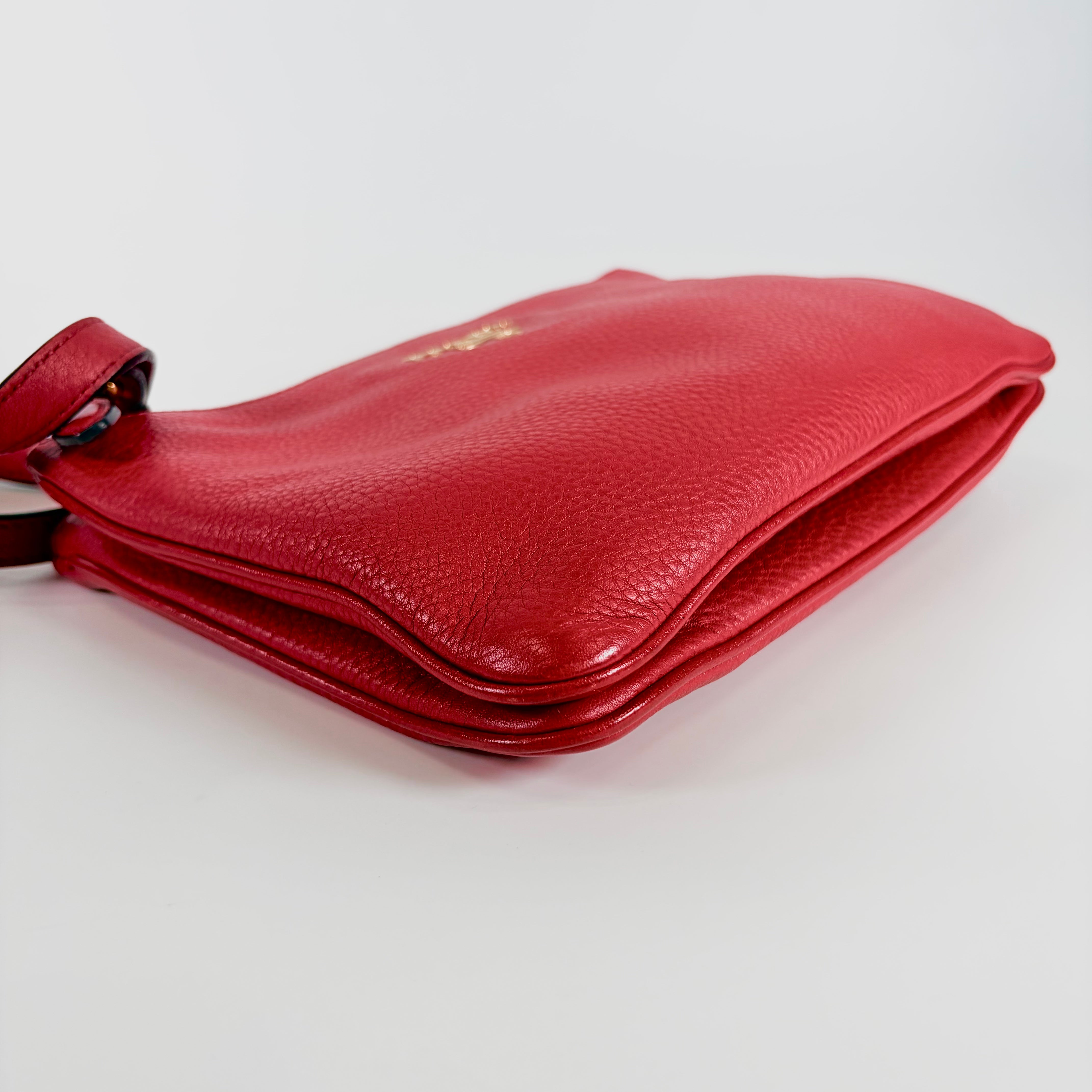 2605 secondhand PRADA leather shoulder back red