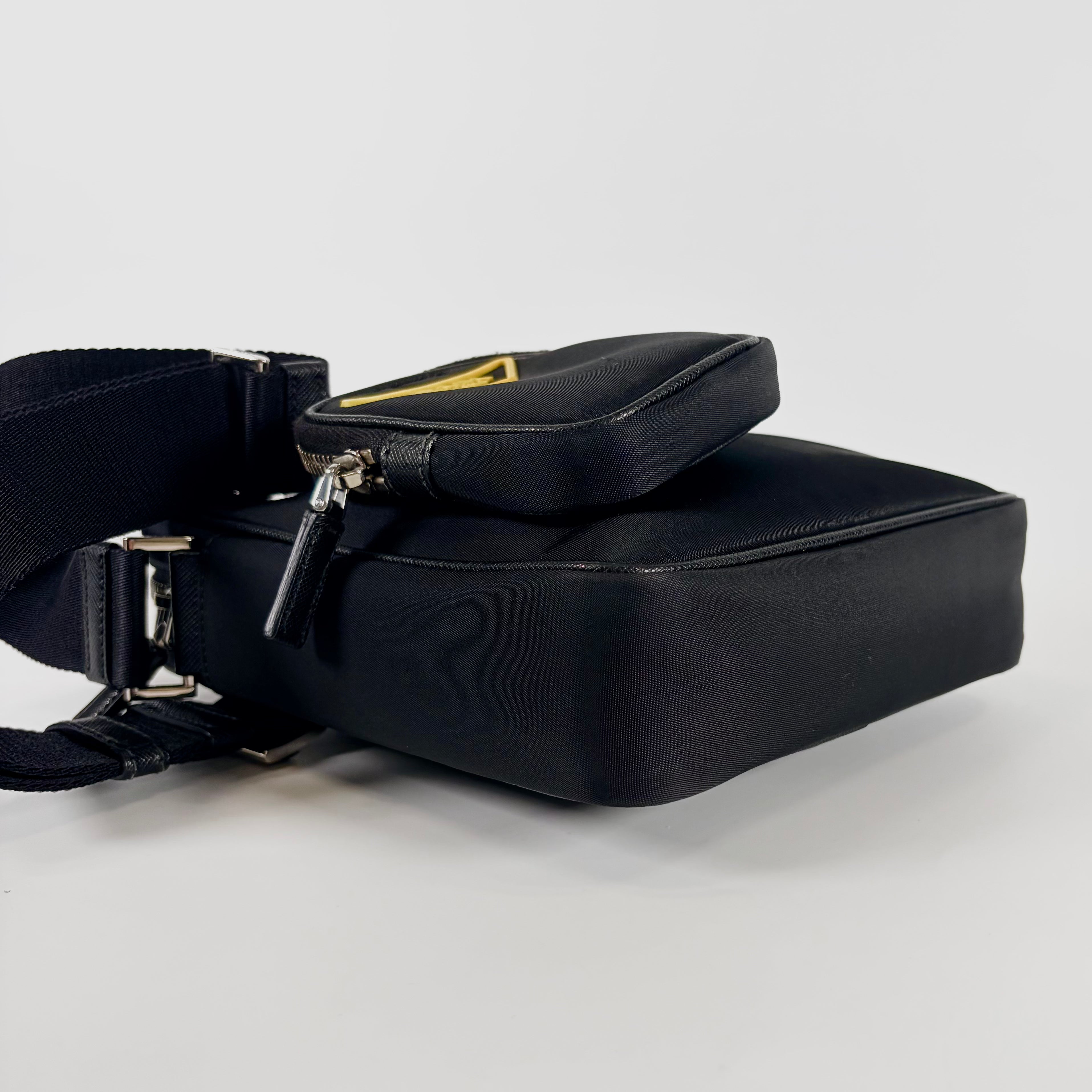 2605 secondhand PRADA brand bag nylon shoulder black