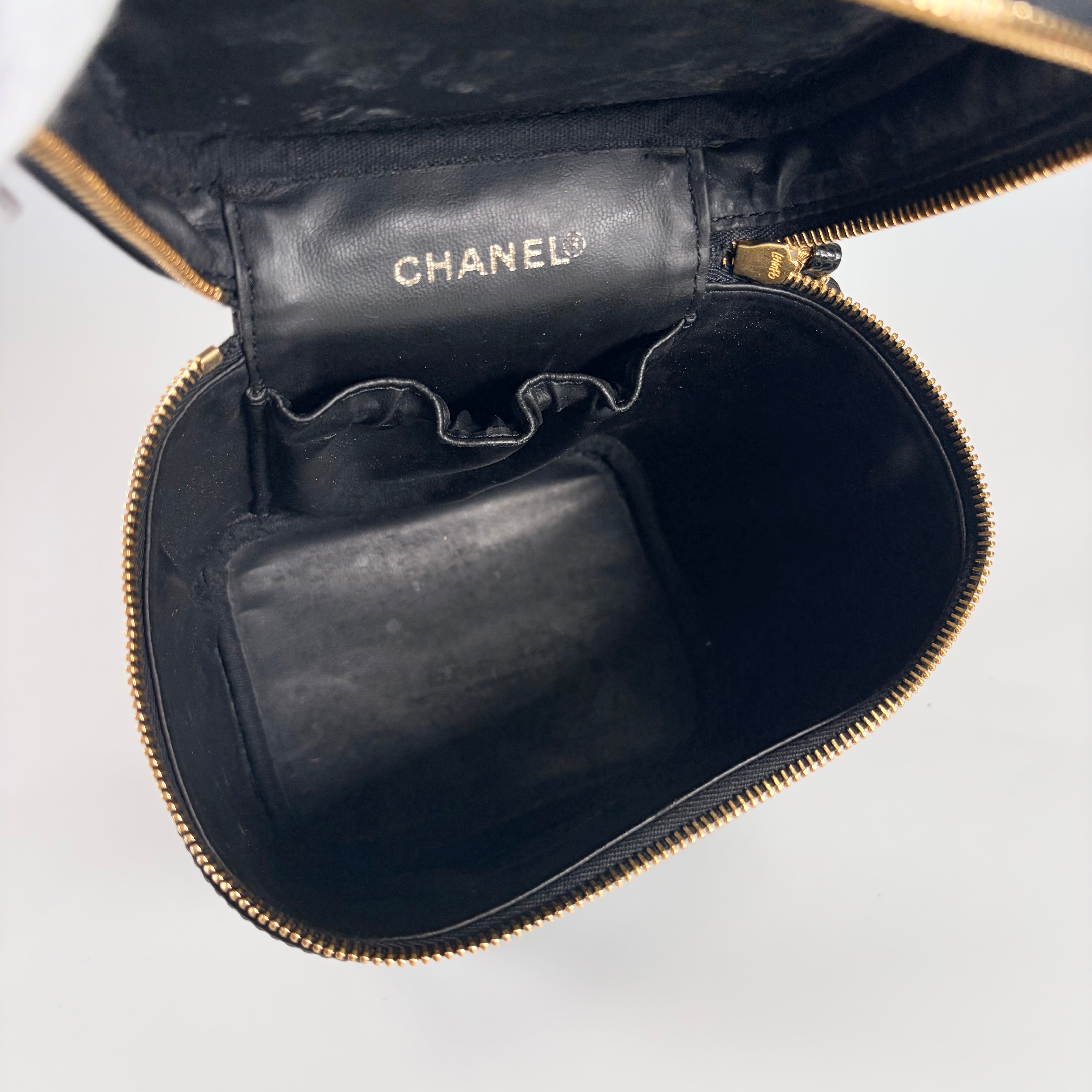 2605 secondhand CHANEL Vanity bag