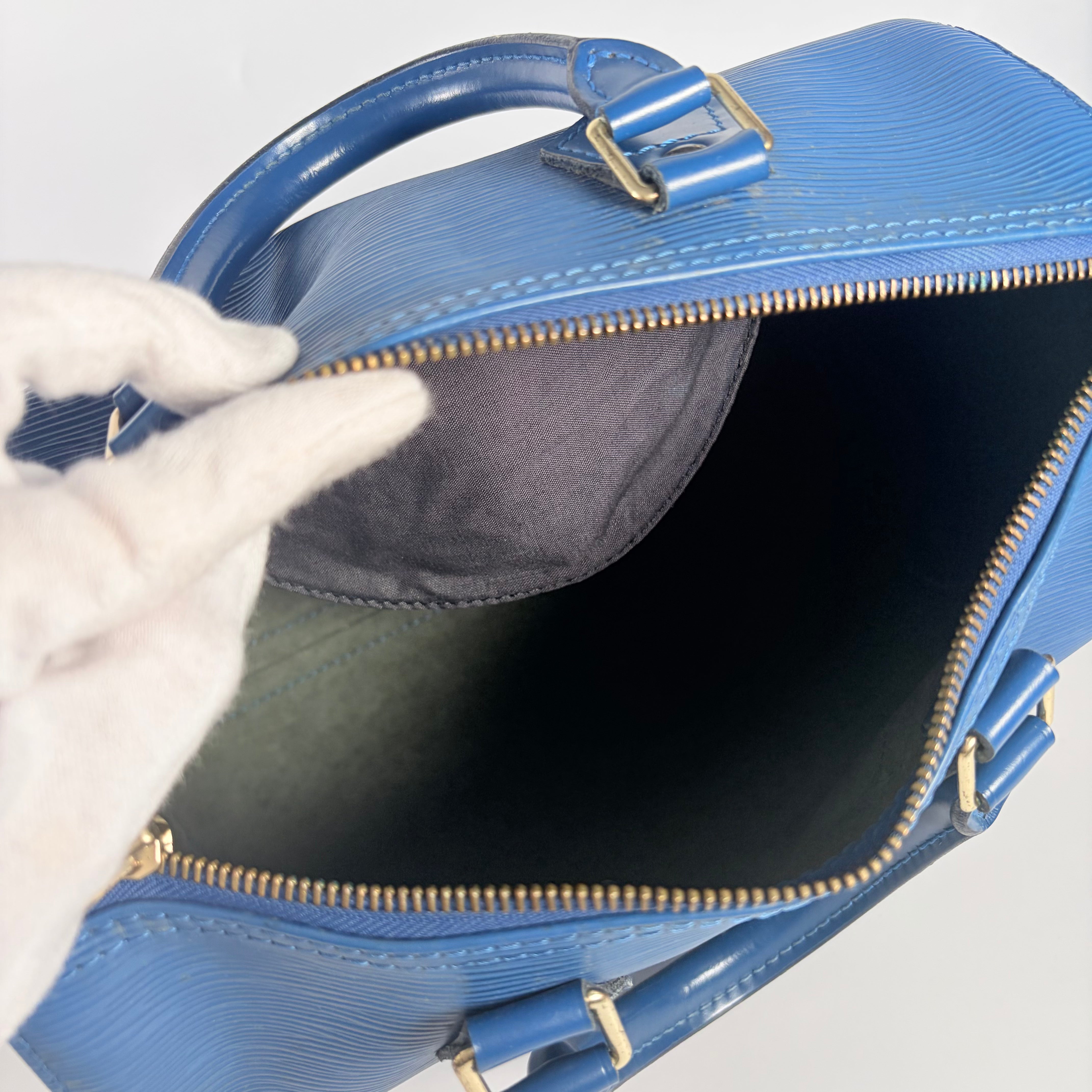 2605 secondhand LV Epi Speedy 30