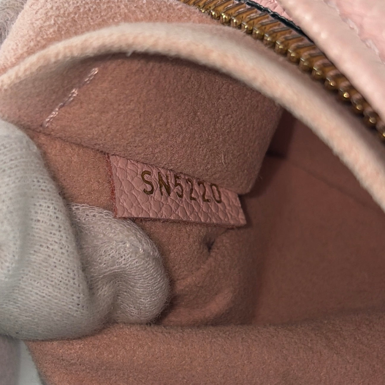 2605 secondhand LV brand bag