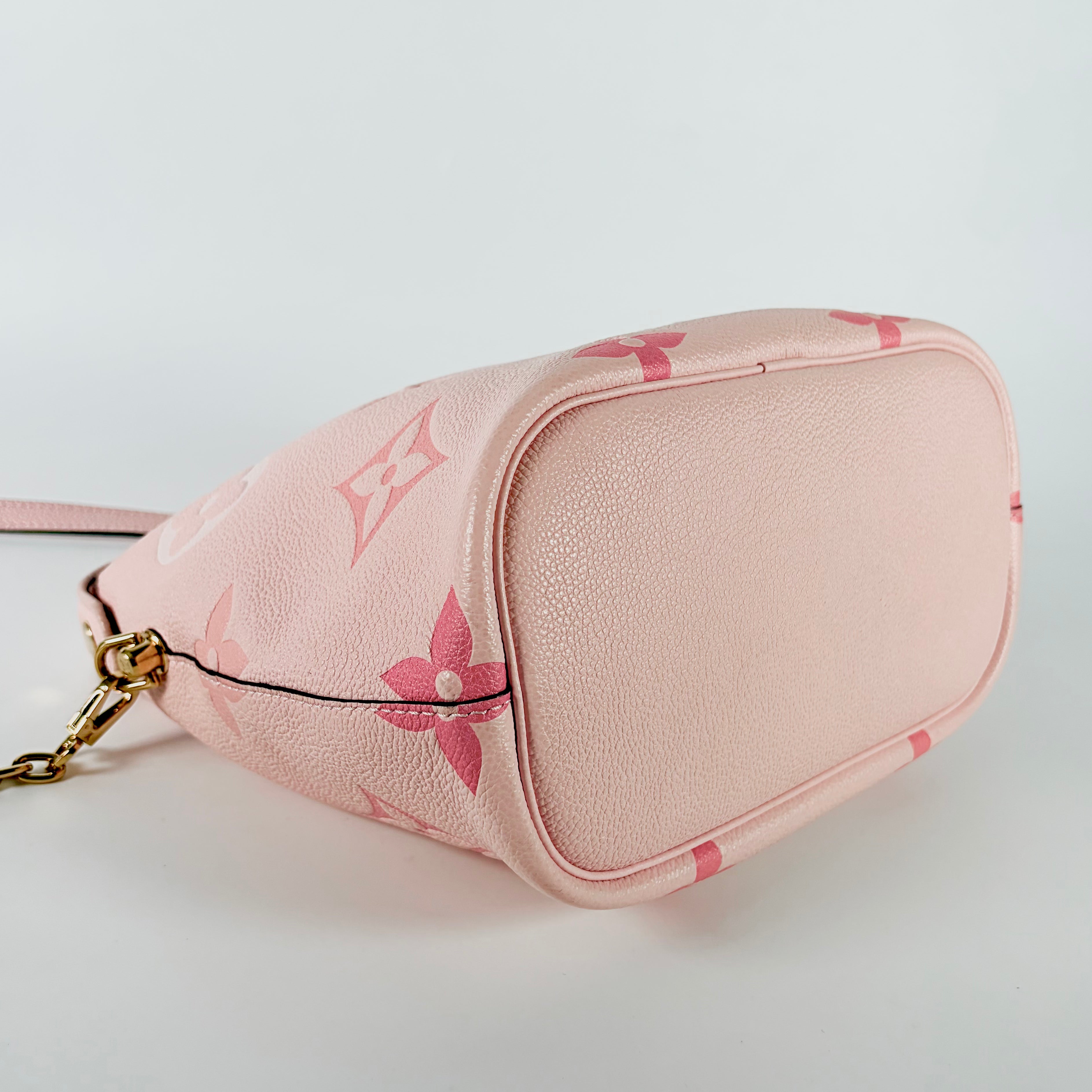 2605 secondhand LV brand bag