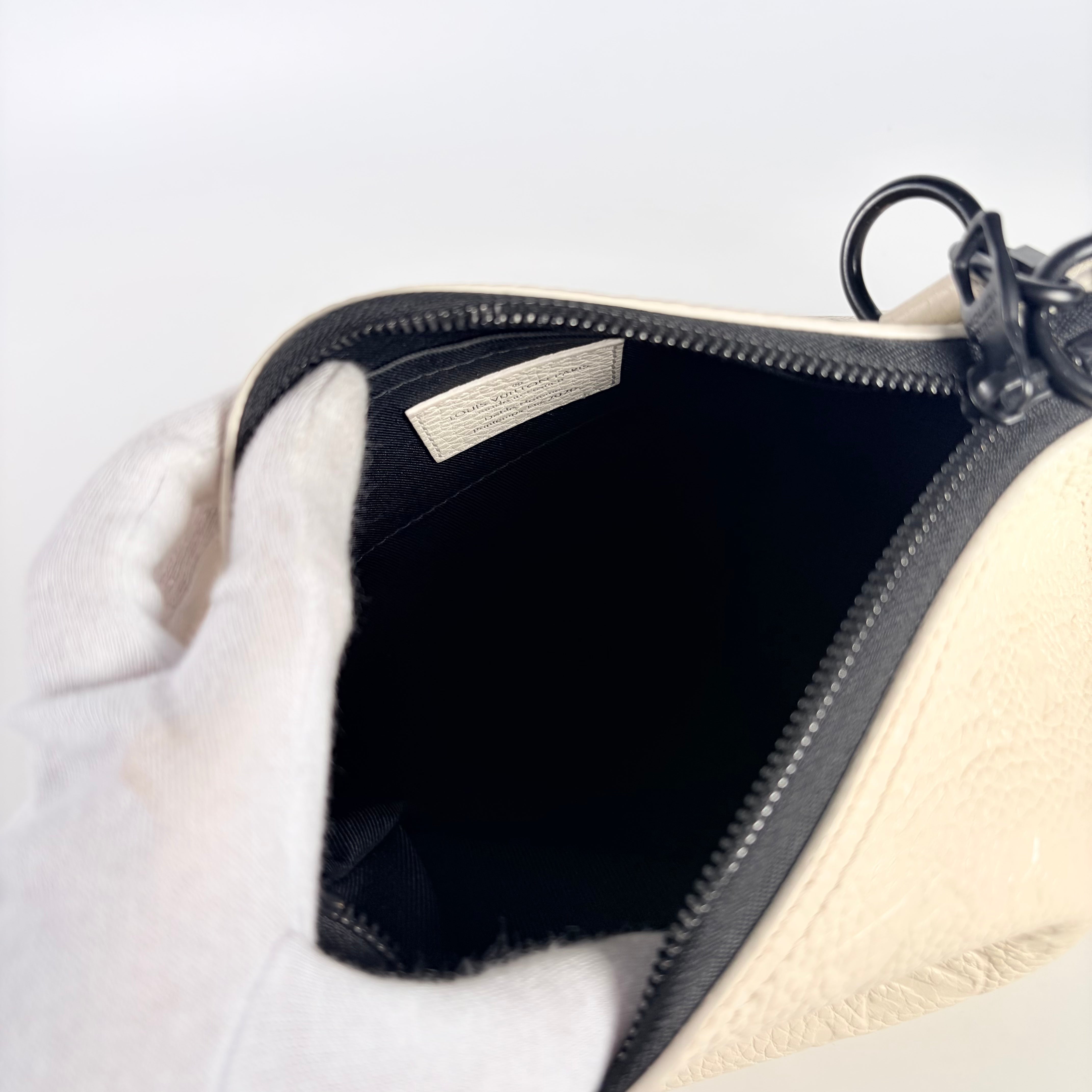 2605 secondhand LV brand bag