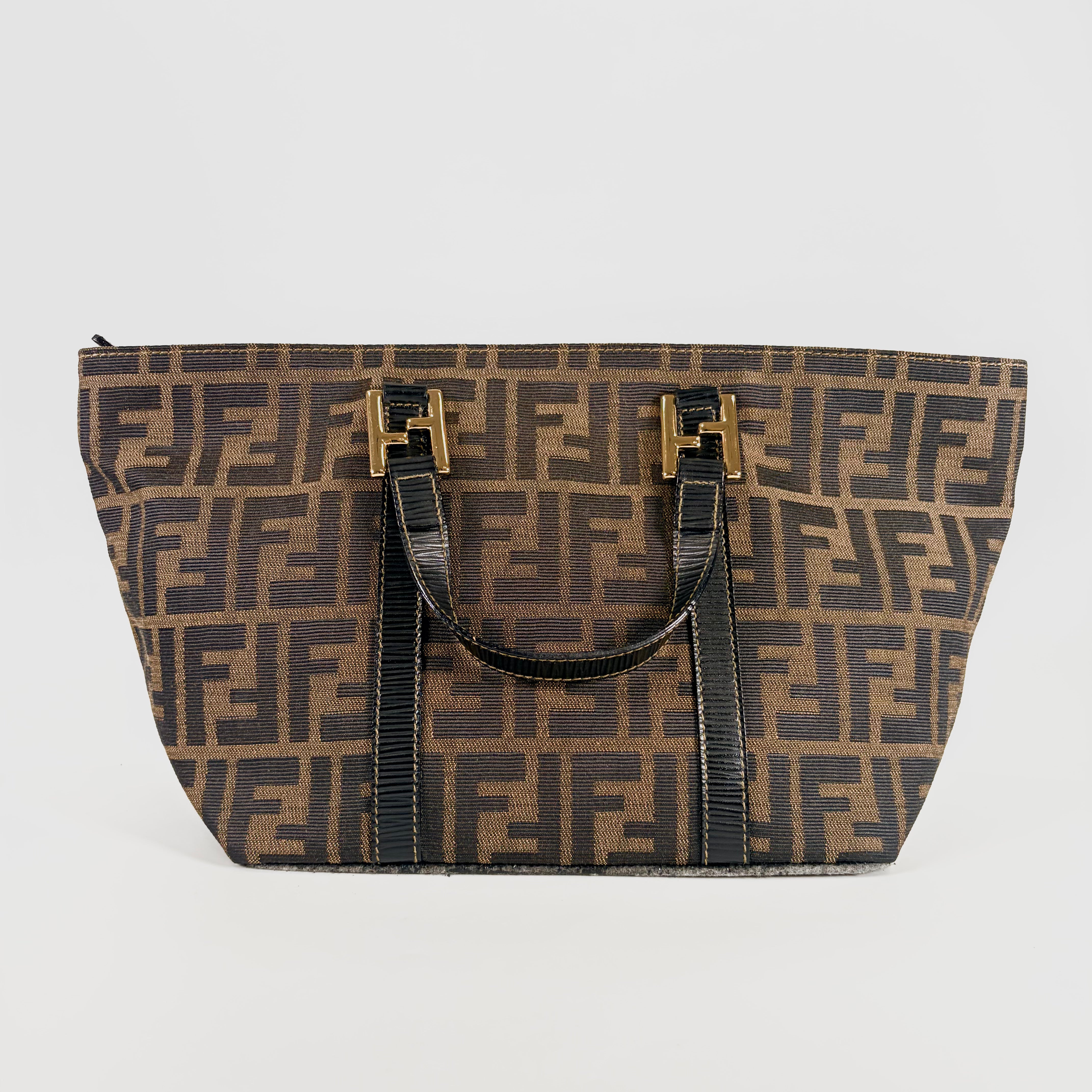 2604 secondhand FENDI Zucca hand bag