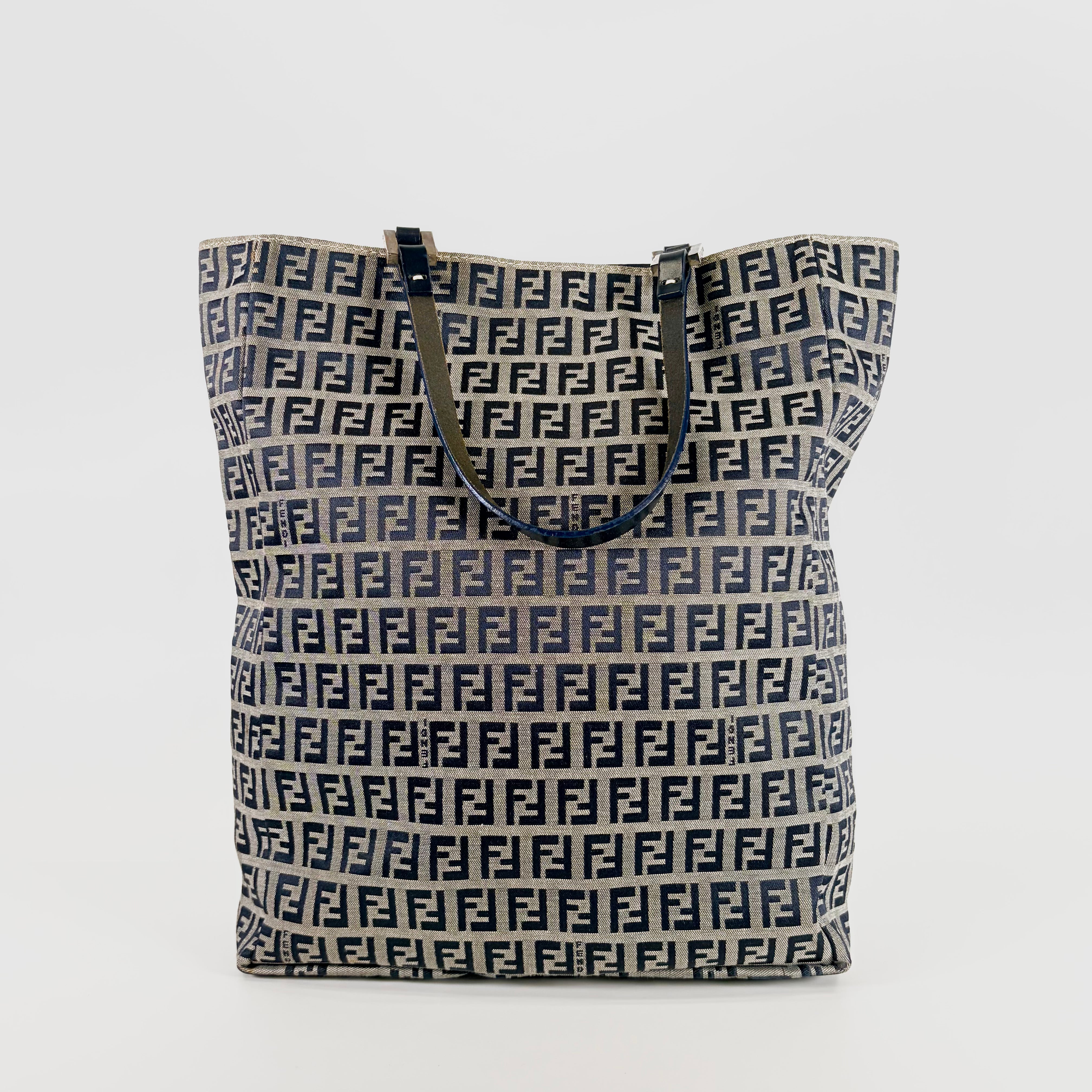 2605 secondhand FENDI brand bag 16456 canvas hand black
