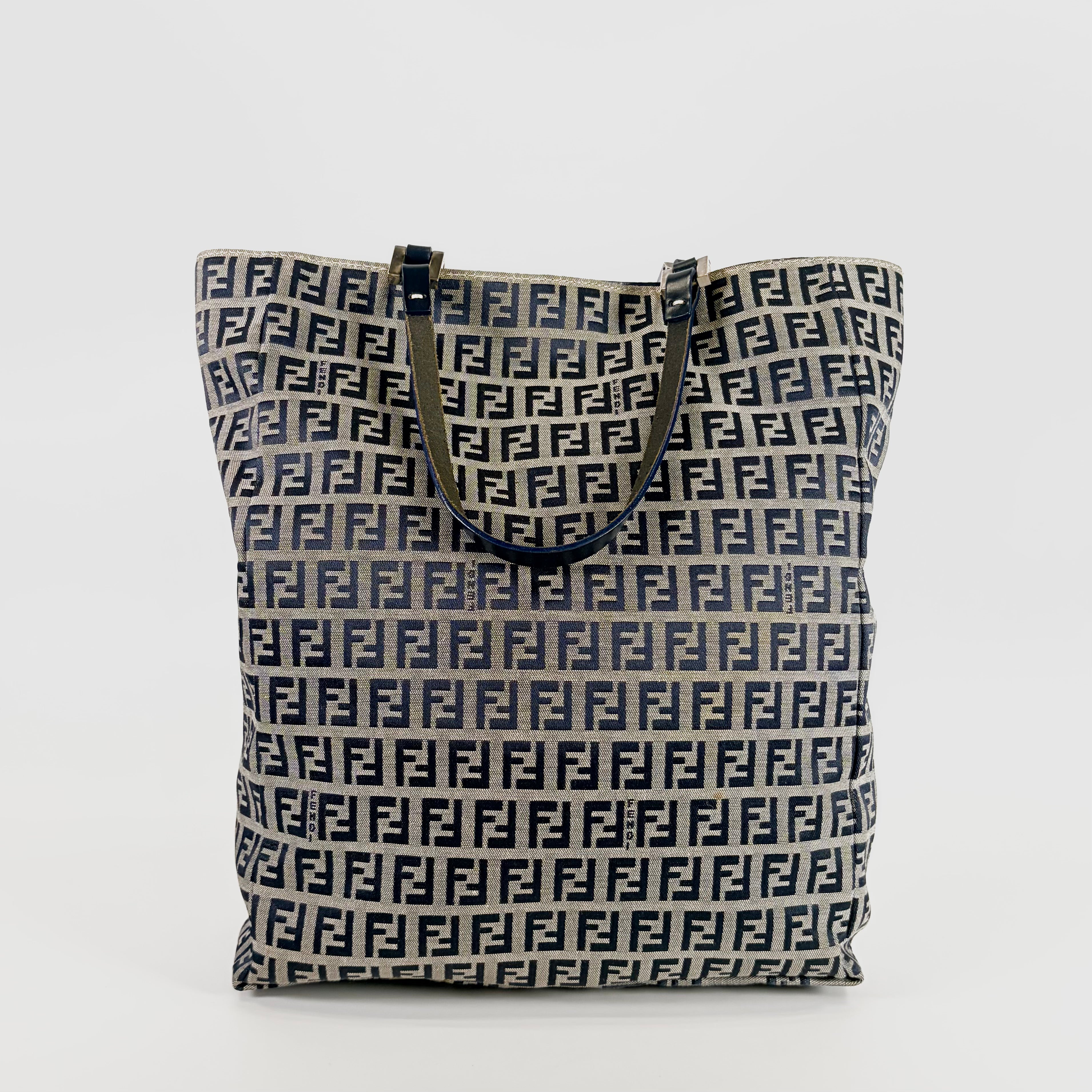 2605 secondhand FENDI brand bag 16456 canvas hand black