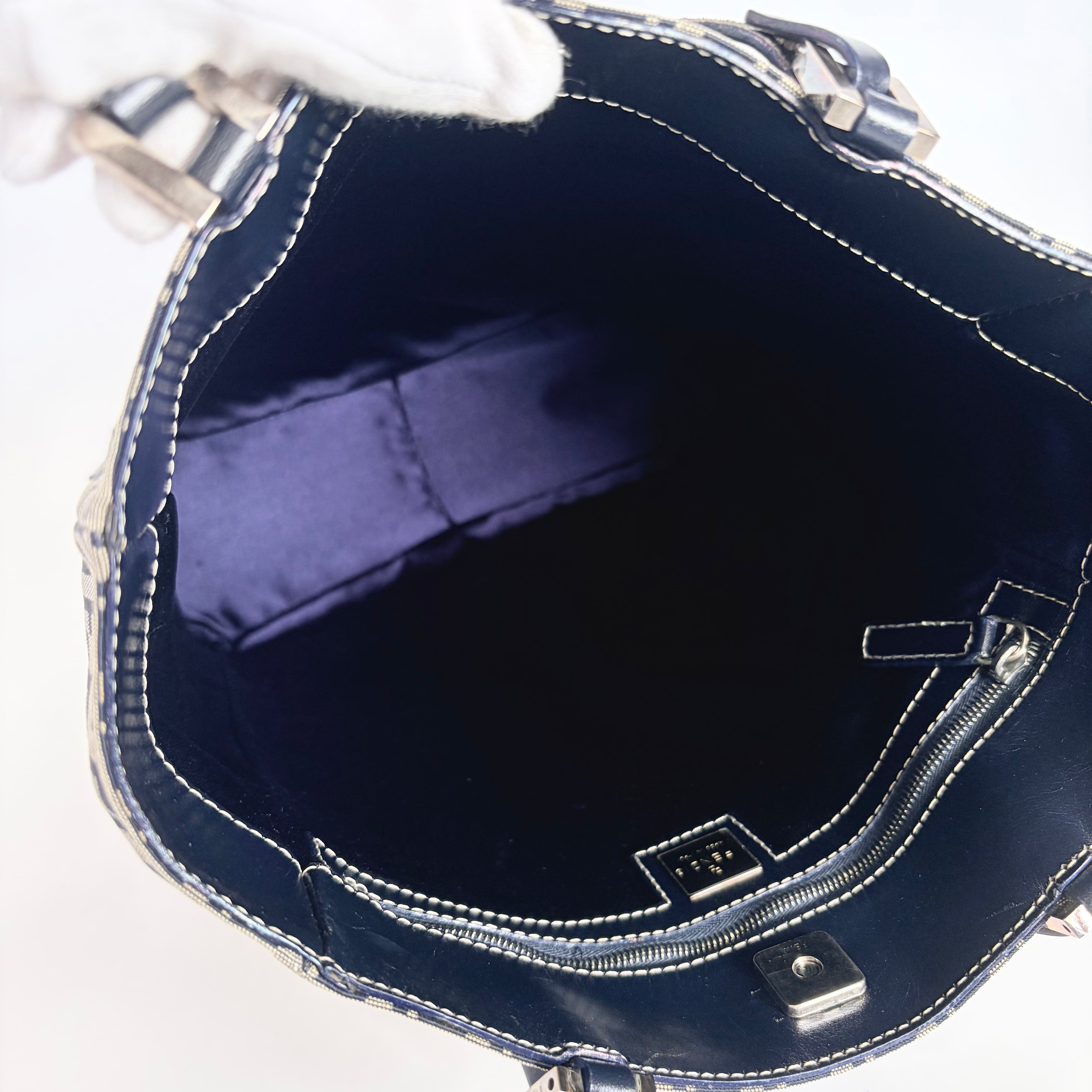 2605 secondhand FENDI brand bag 16456 canvas hand black
