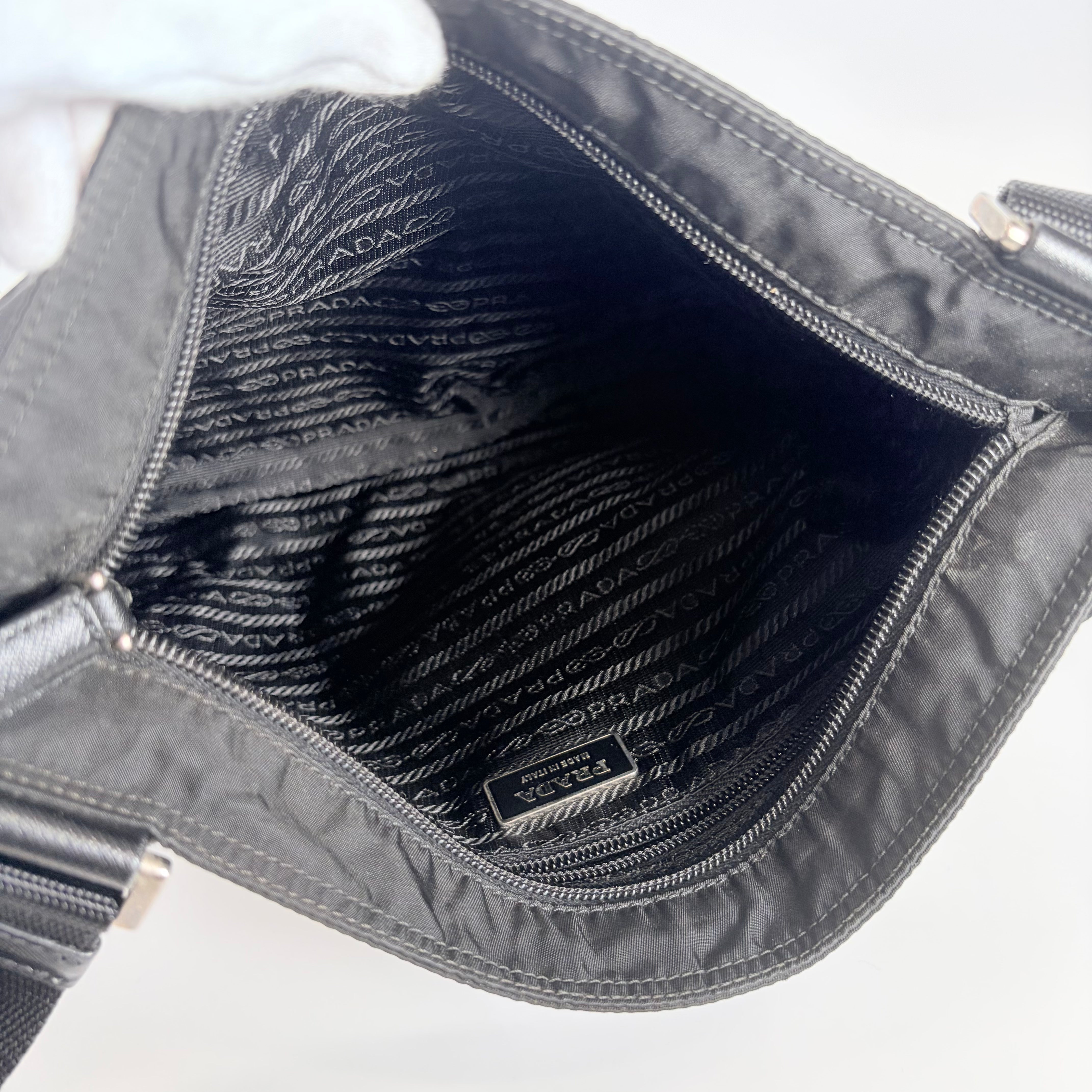 2606 secondhand PRADA Shoulder bag