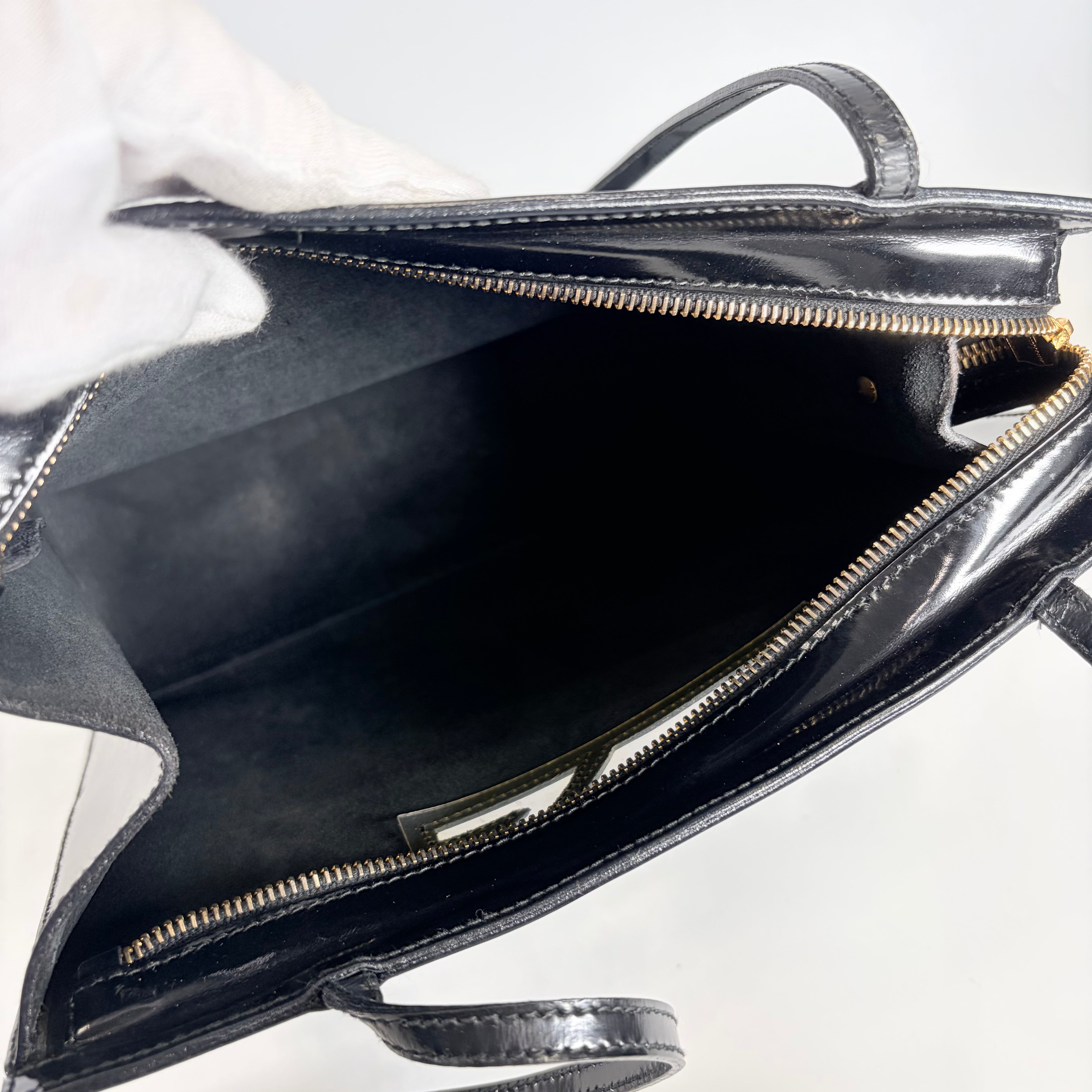 2606 secondhand Ferragamo patent hand bag