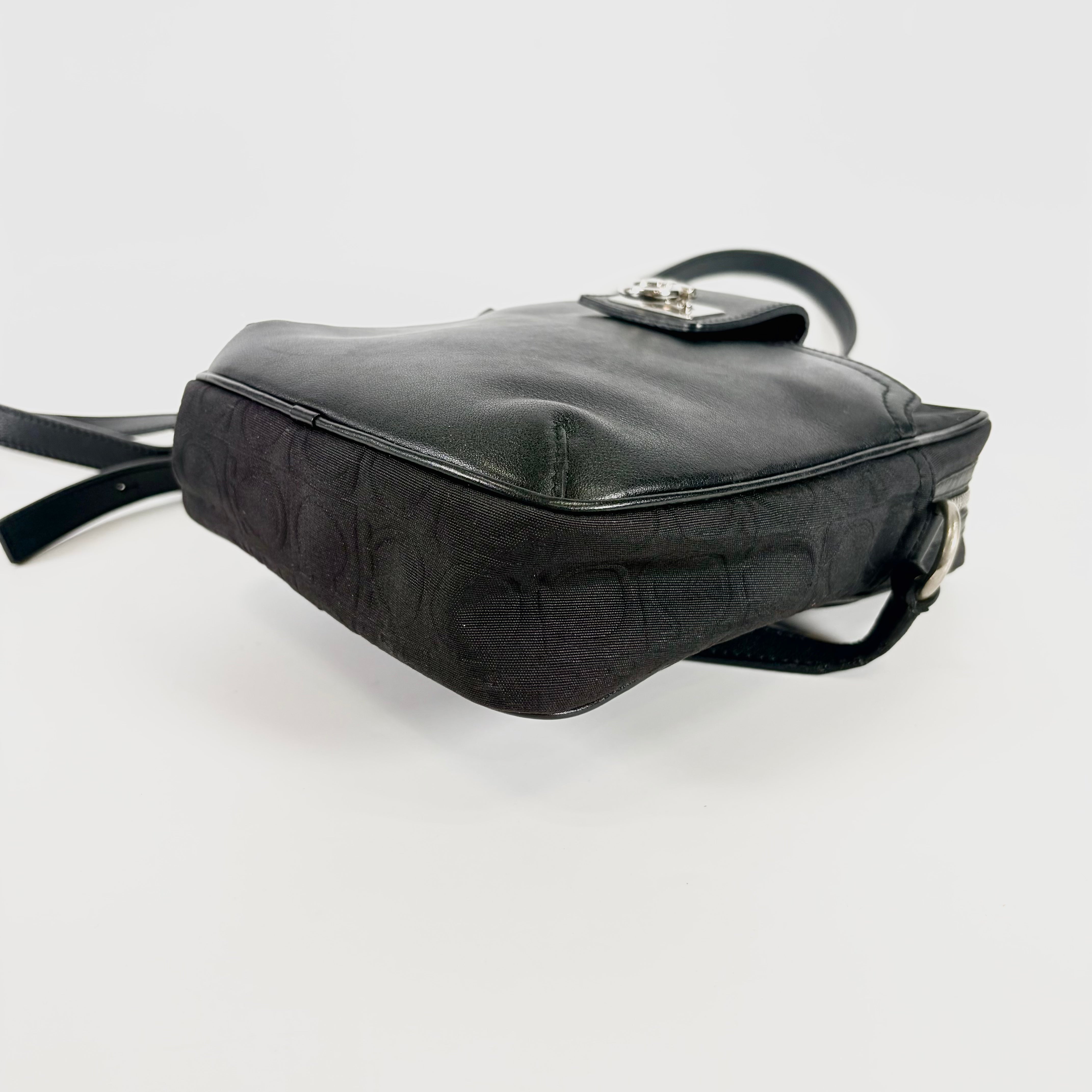 2606 secondhand Ferragamo Gancini Shoulder bag