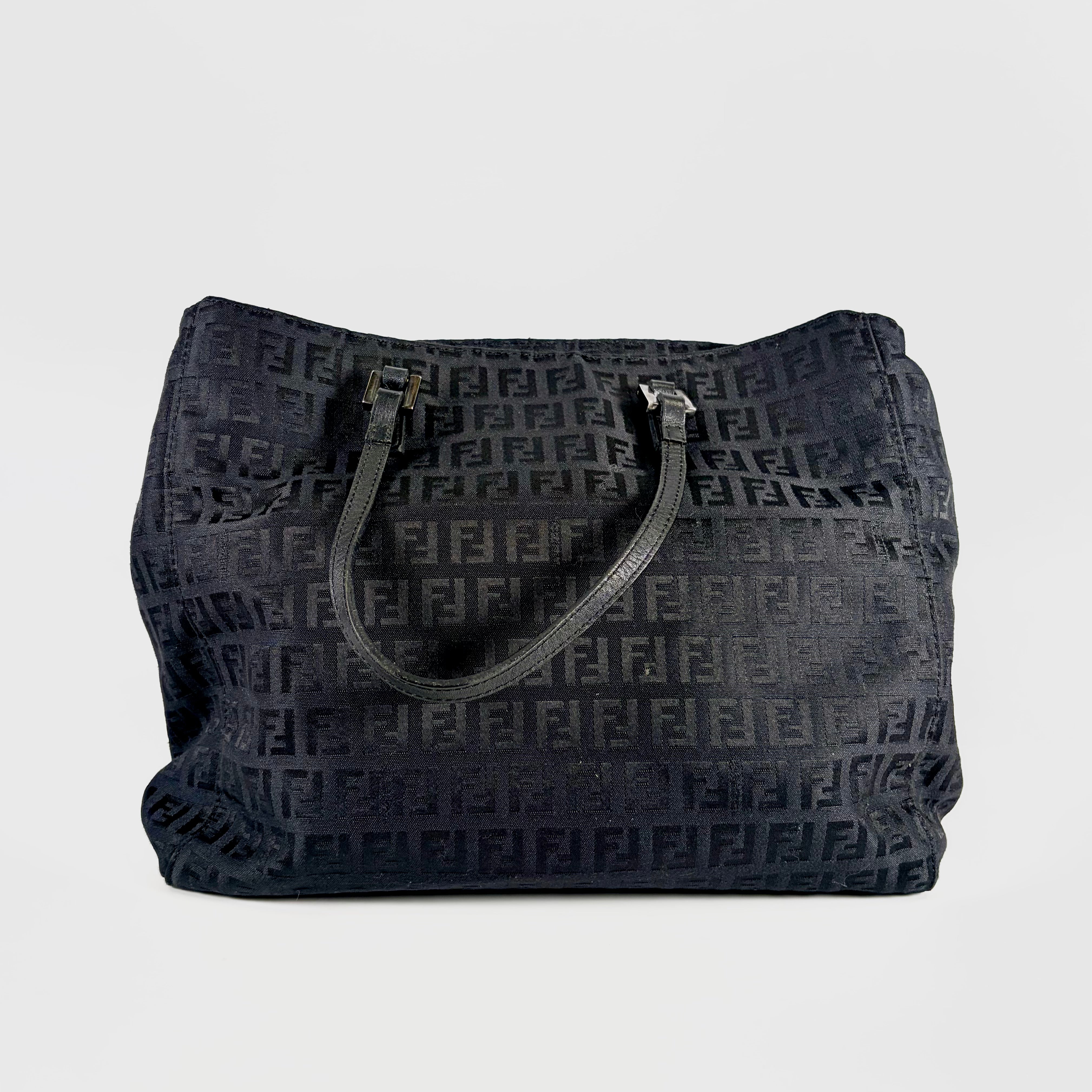 2606 secondhand FENDI Zucchino hand bag