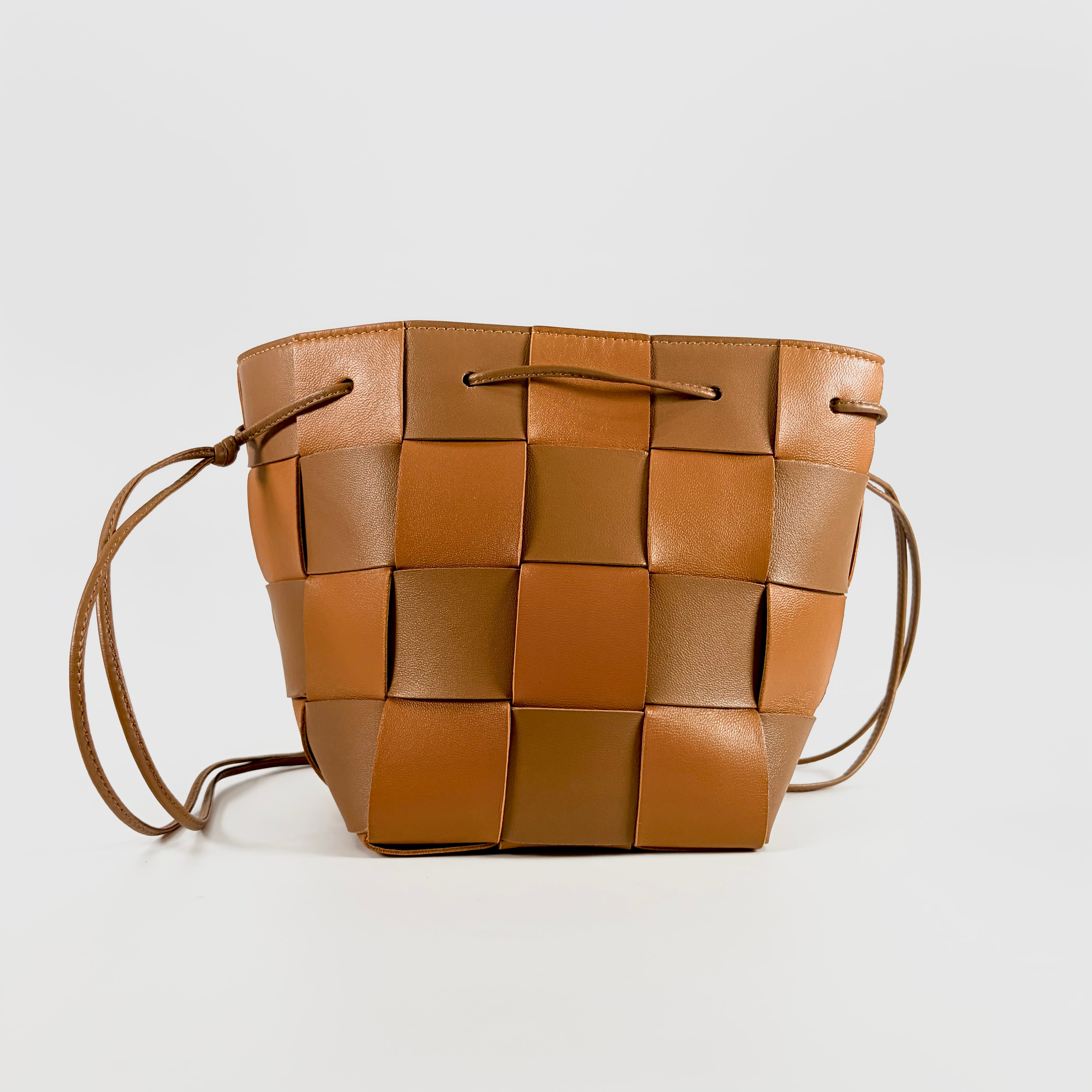 2607 secondhand BOTTEGAVENETA Intrecciato leather Shoulder bag Brown Outlet mark