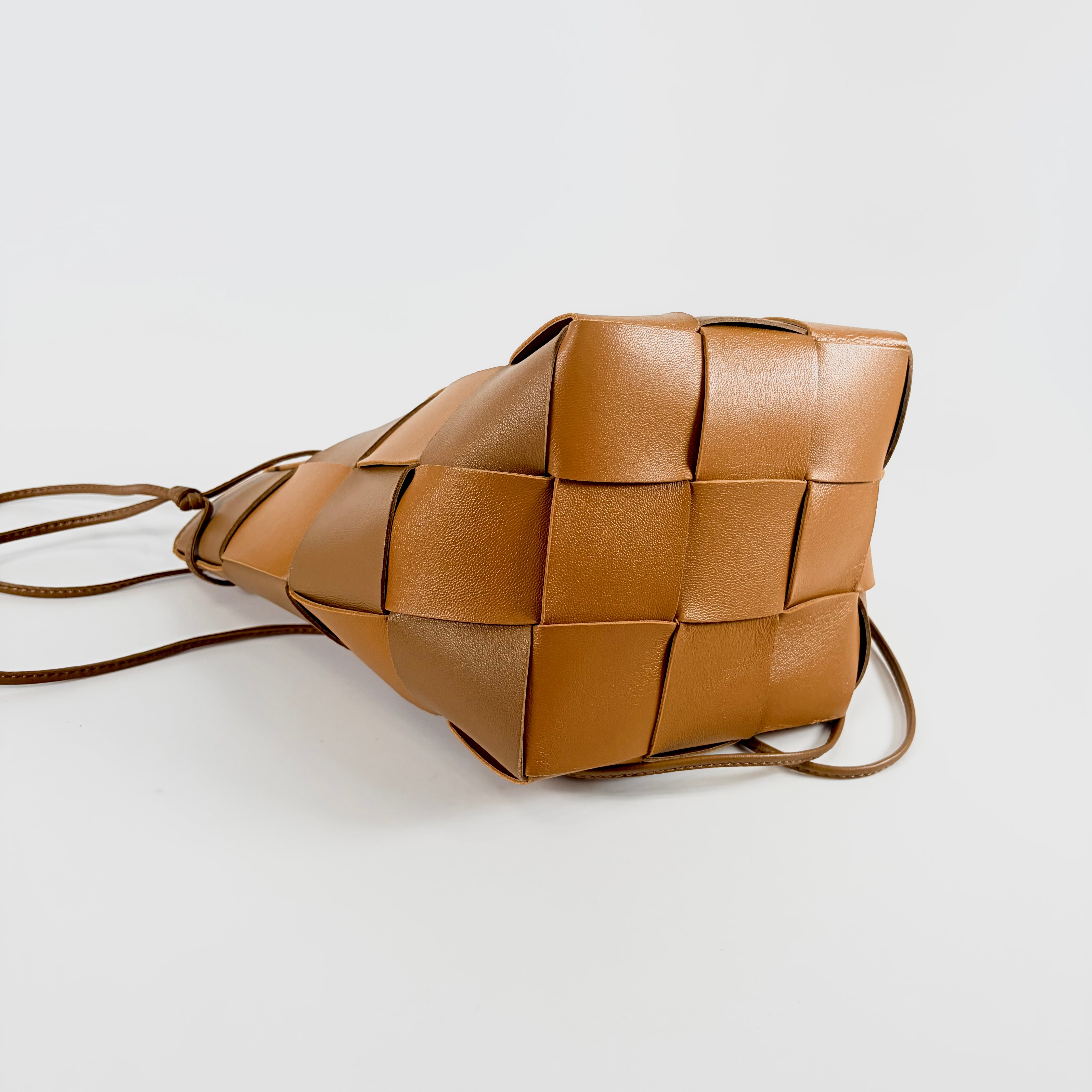 2607 secondhand BOTTEGAVENETA Intrecciato leather Shoulder bag Brown Outlet mark