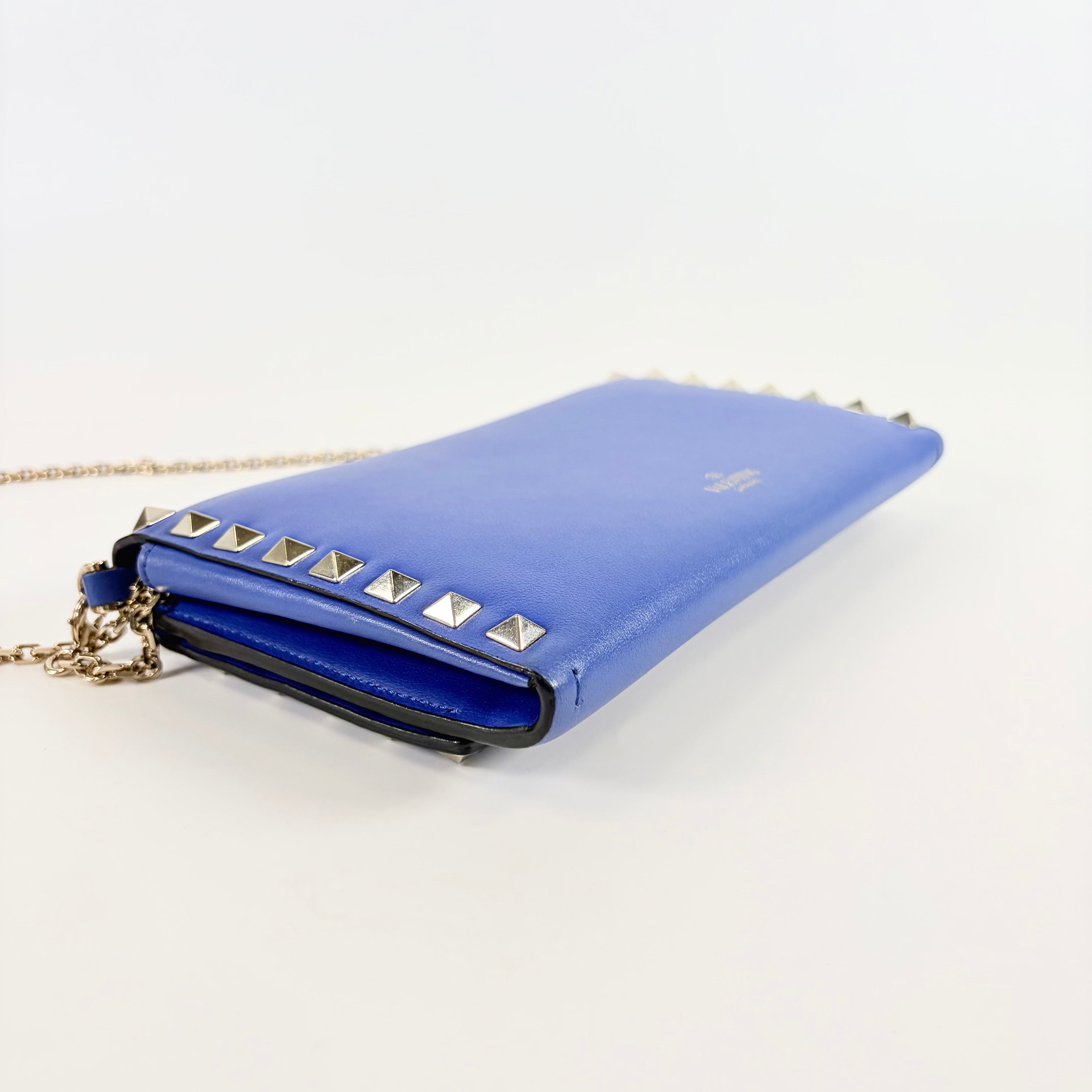 2607 secondhand VALENTINO Garavani Rockstud leather × studs Chain Wallet blue