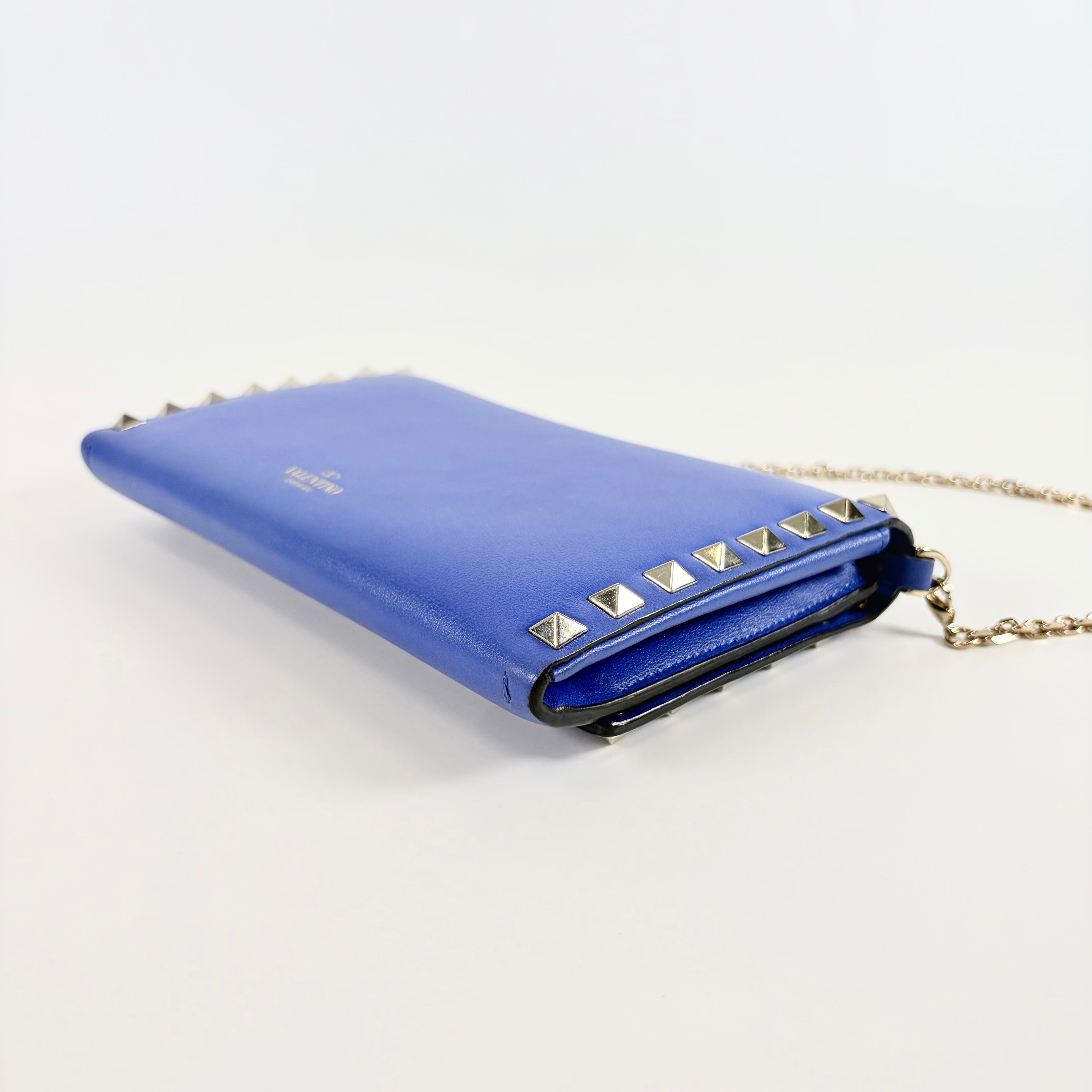 2607 secondhand VALENTINO Garavani Rockstud leather × studs Chain Wallet blue