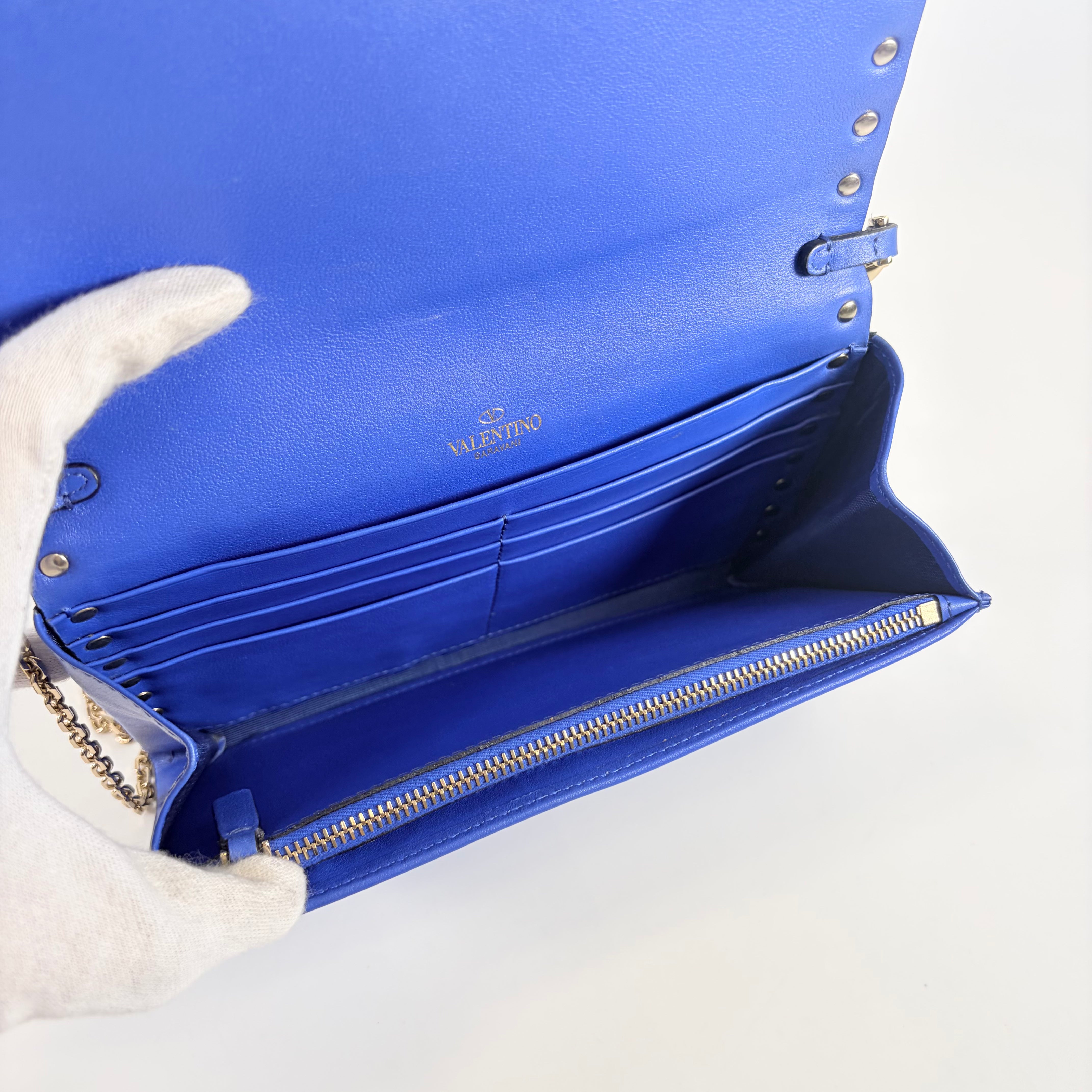 2607 secondhand VALENTINO Garavani Rockstud leather × studs Chain Wallet blue