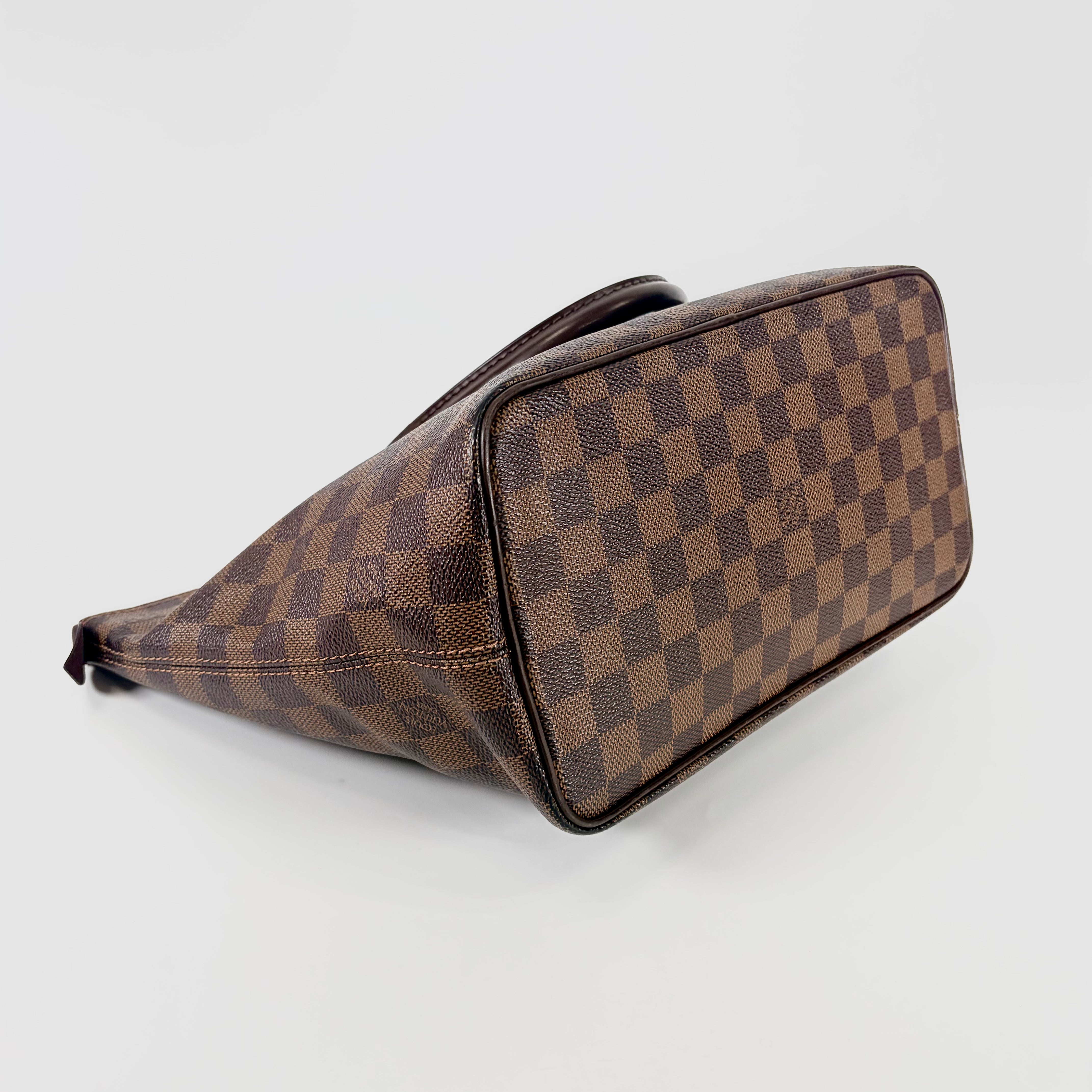 2606 secondhand LV Saleya