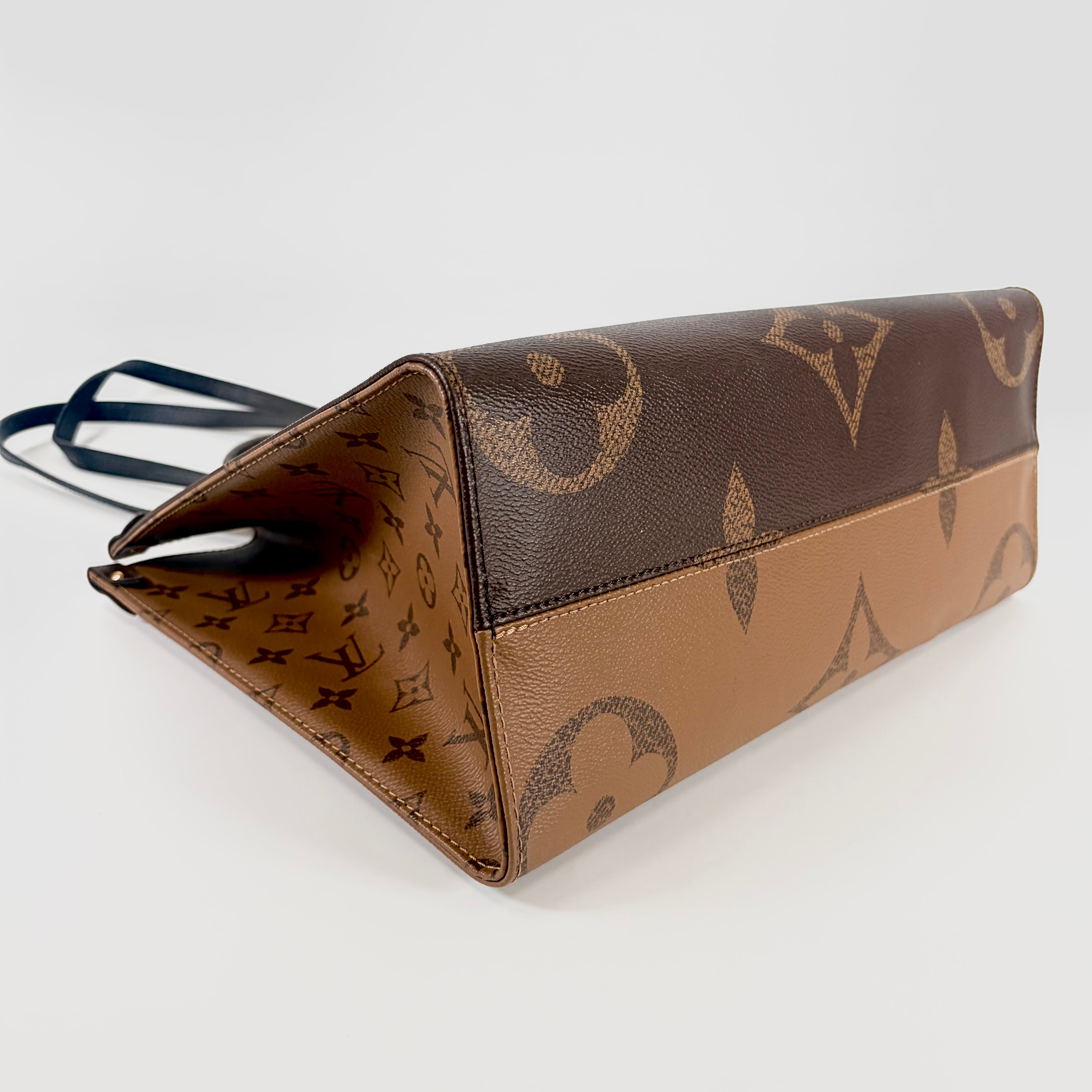 2605 secondhand LV Giant Reverse M45039 On the Go MM FP0250