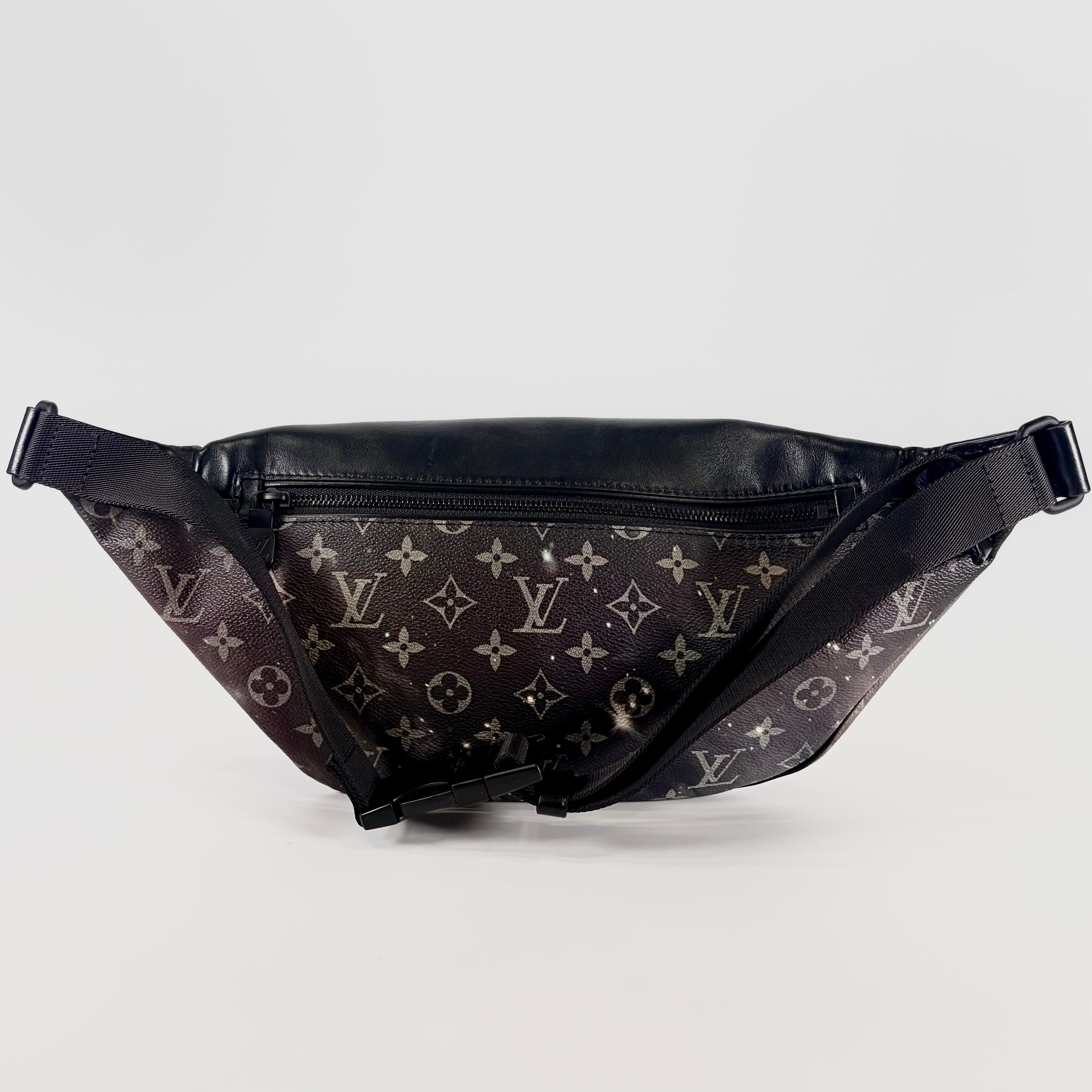 2606 secondhand LV Discovery Bam back