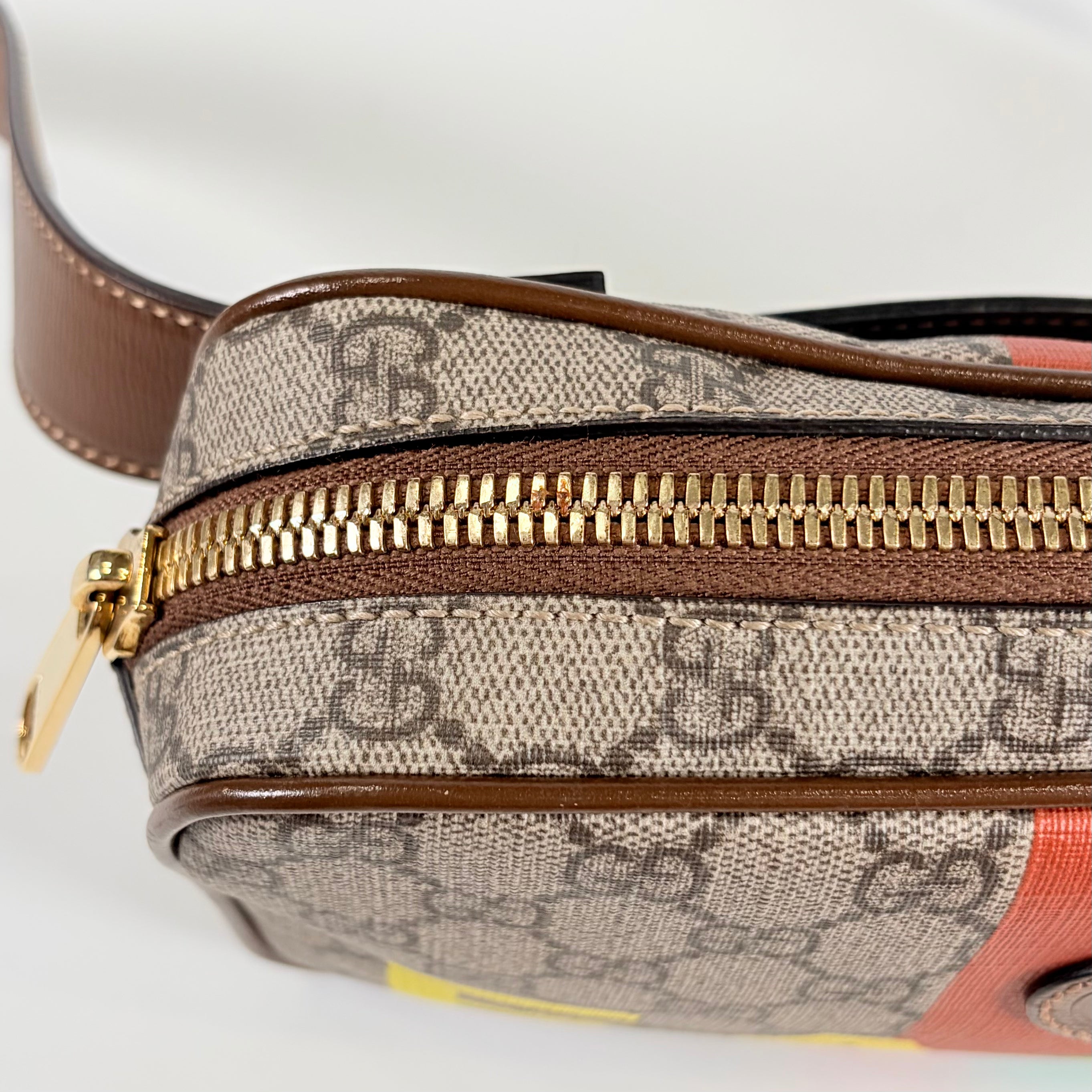 2607 secondhand GUCCI GG Supreme Body Bag beige / Brown PVC/ leather 602695