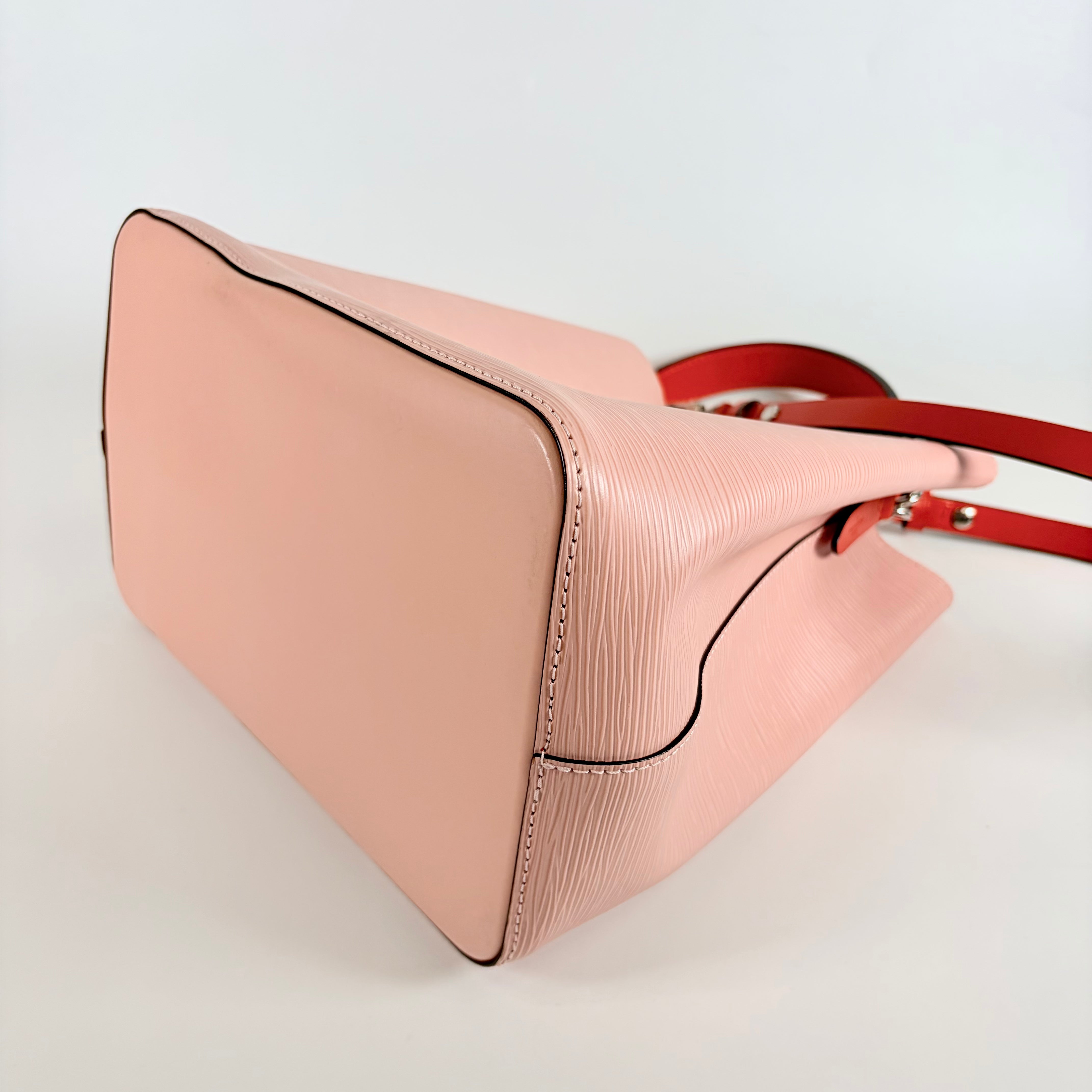 2605 secondhand LV Epi M54370 NeoNoe Rose Ballerina strap