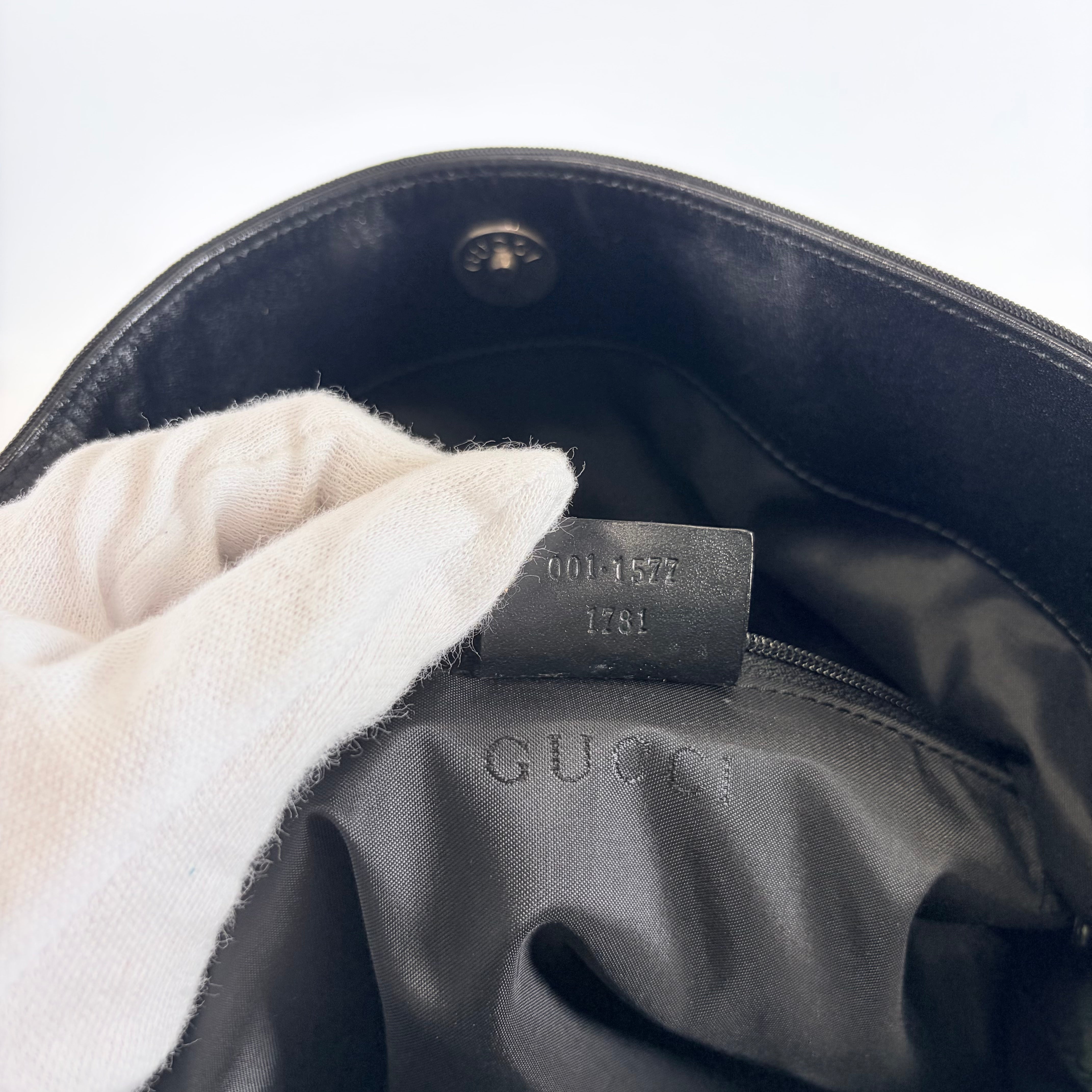 2606 secondhand GUCCI Shoulder bag / Crossbody Bag