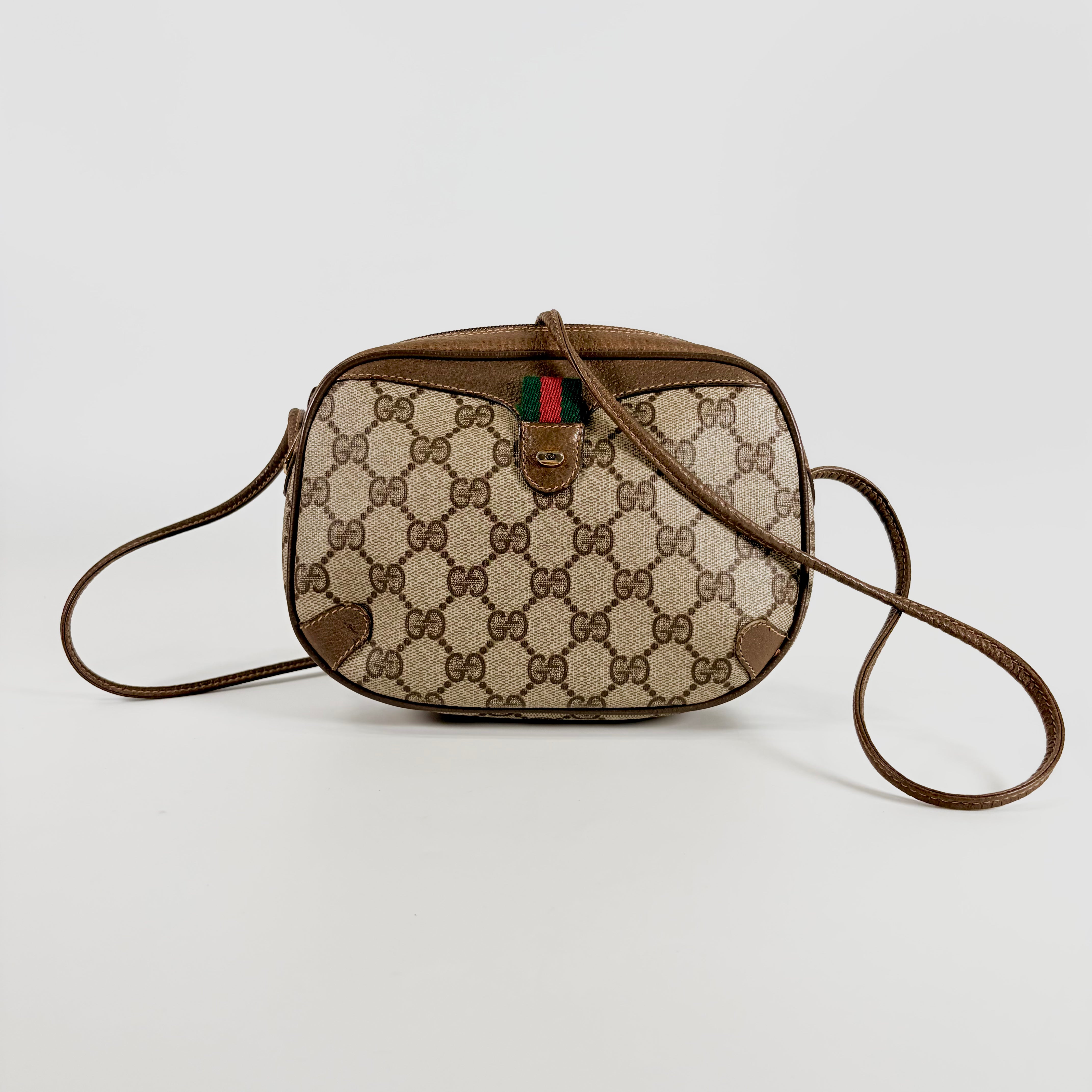 2607 secondhand GUCCI GG Supreme Shoulder bag