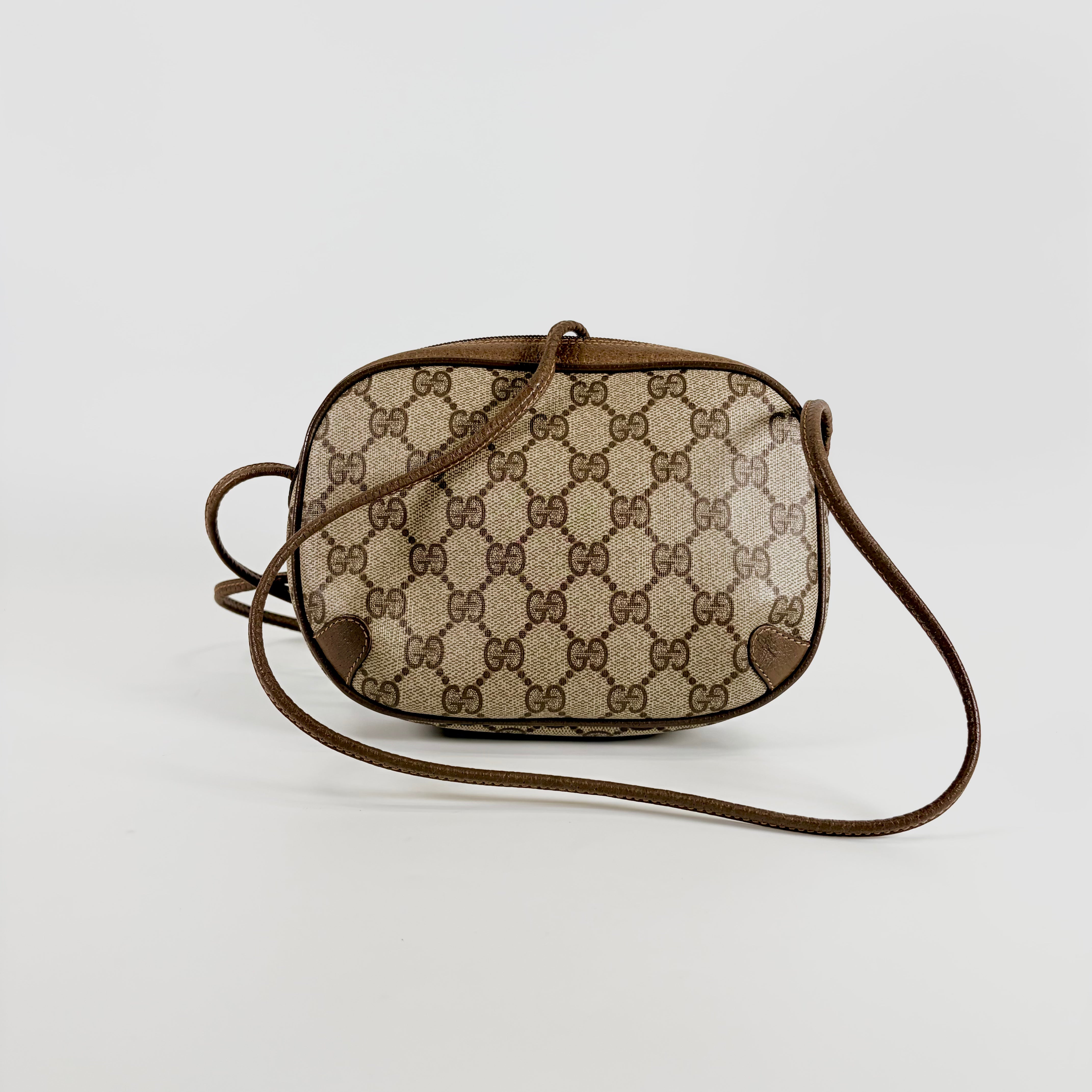 2607 secondhand GUCCI GG Supreme Shoulder bag