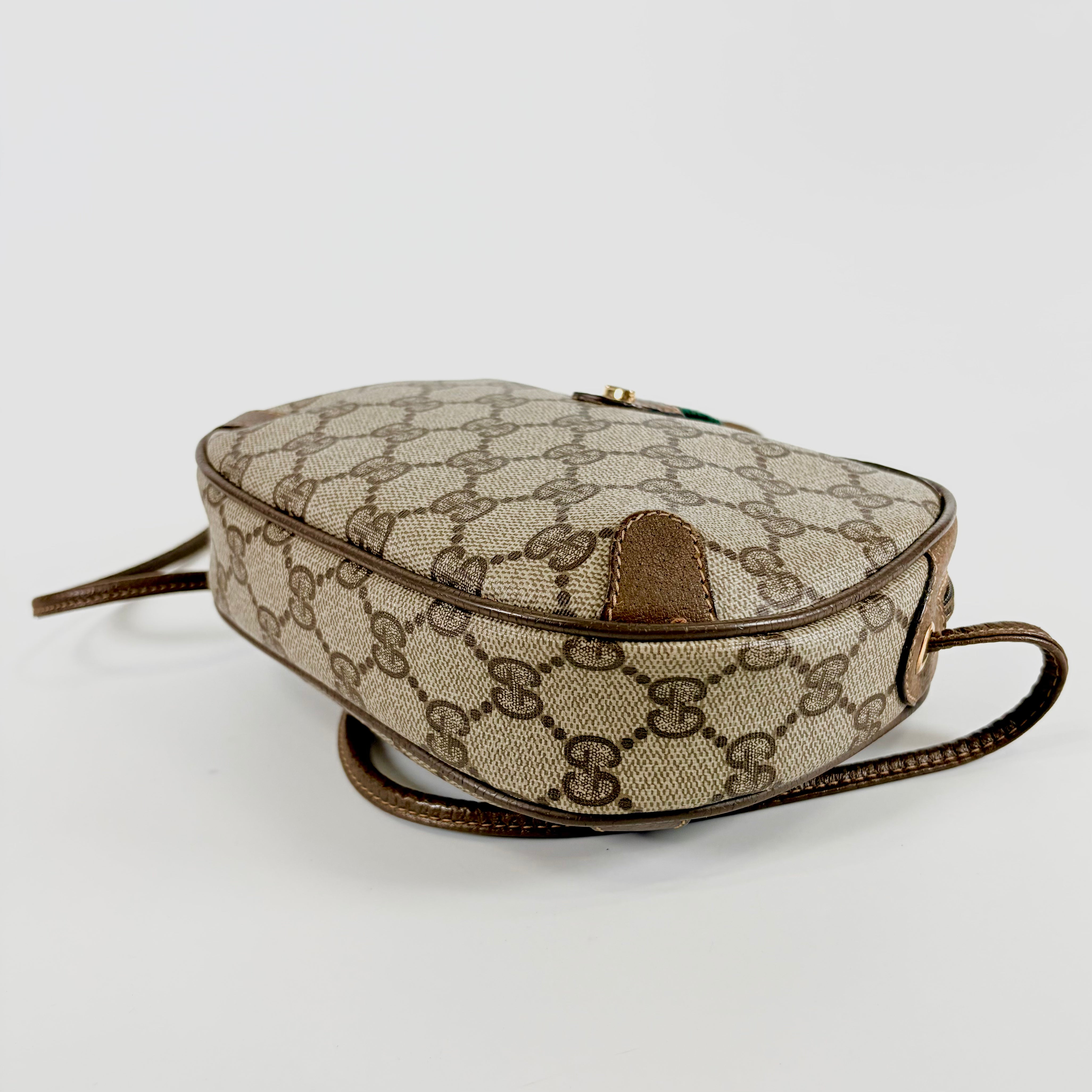 2607 secondhand GUCCI GG Supreme Shoulder bag