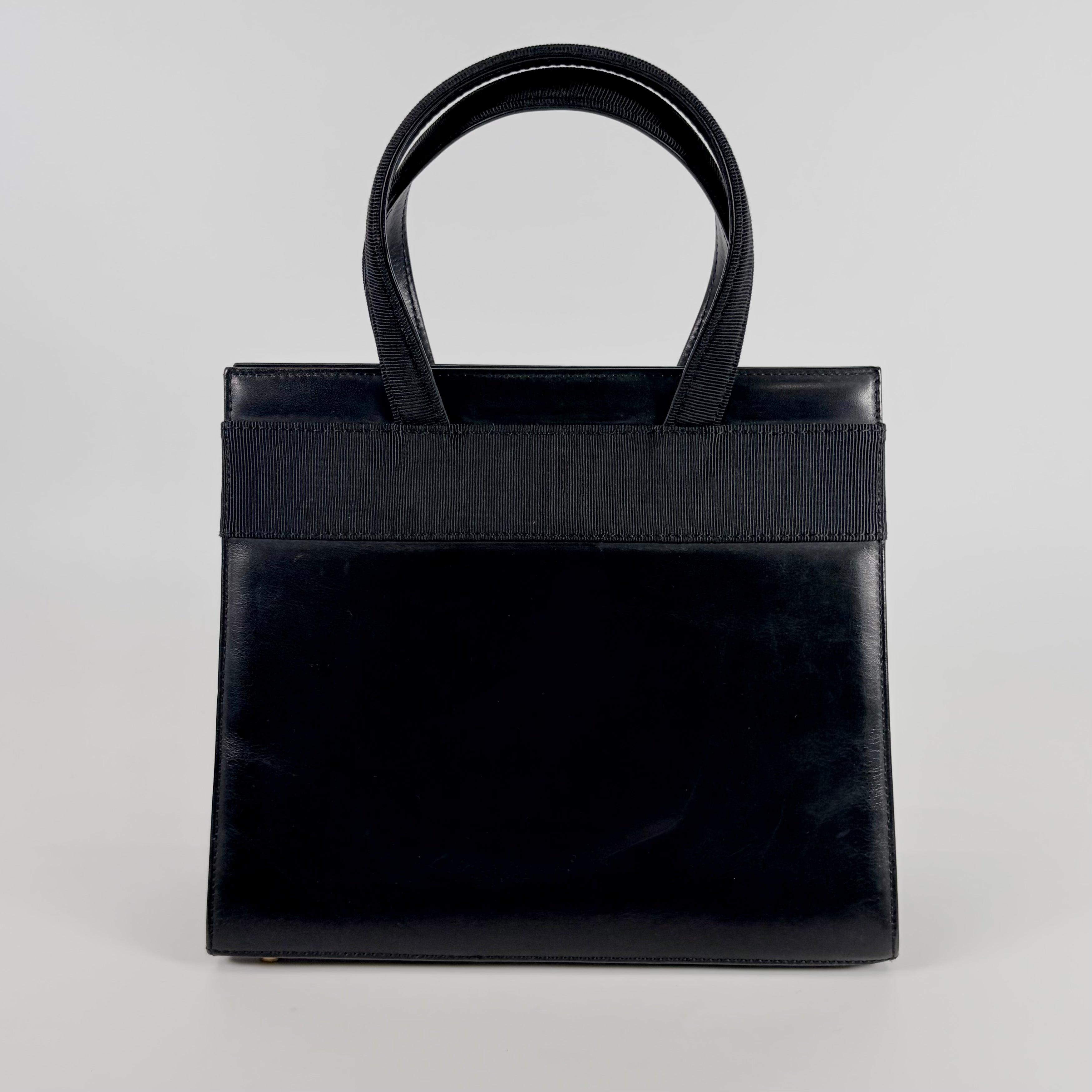 2607 secondhand Ferragamo Vara Ribbon hand bag