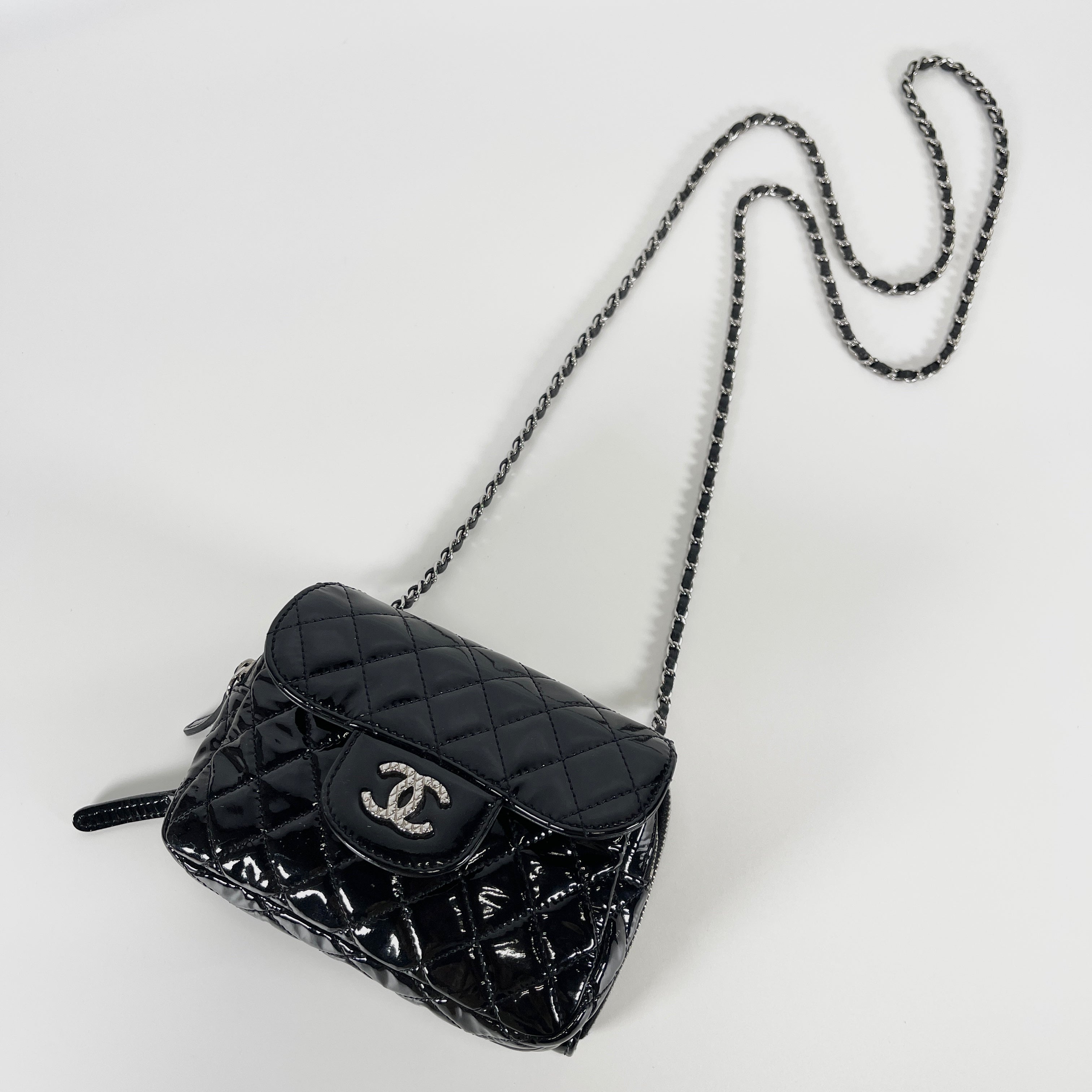 2512 secondhand CHANEL patent chain shoulderbag