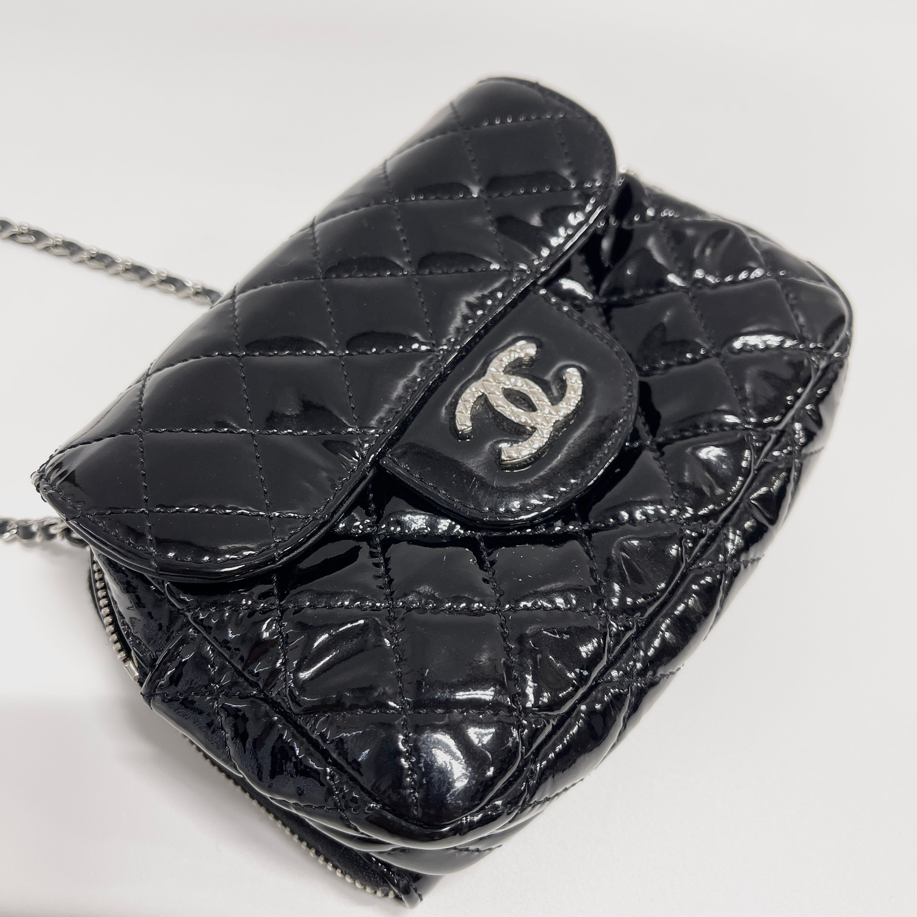 2512 secondhand CHANEL patent chain shoulderbag