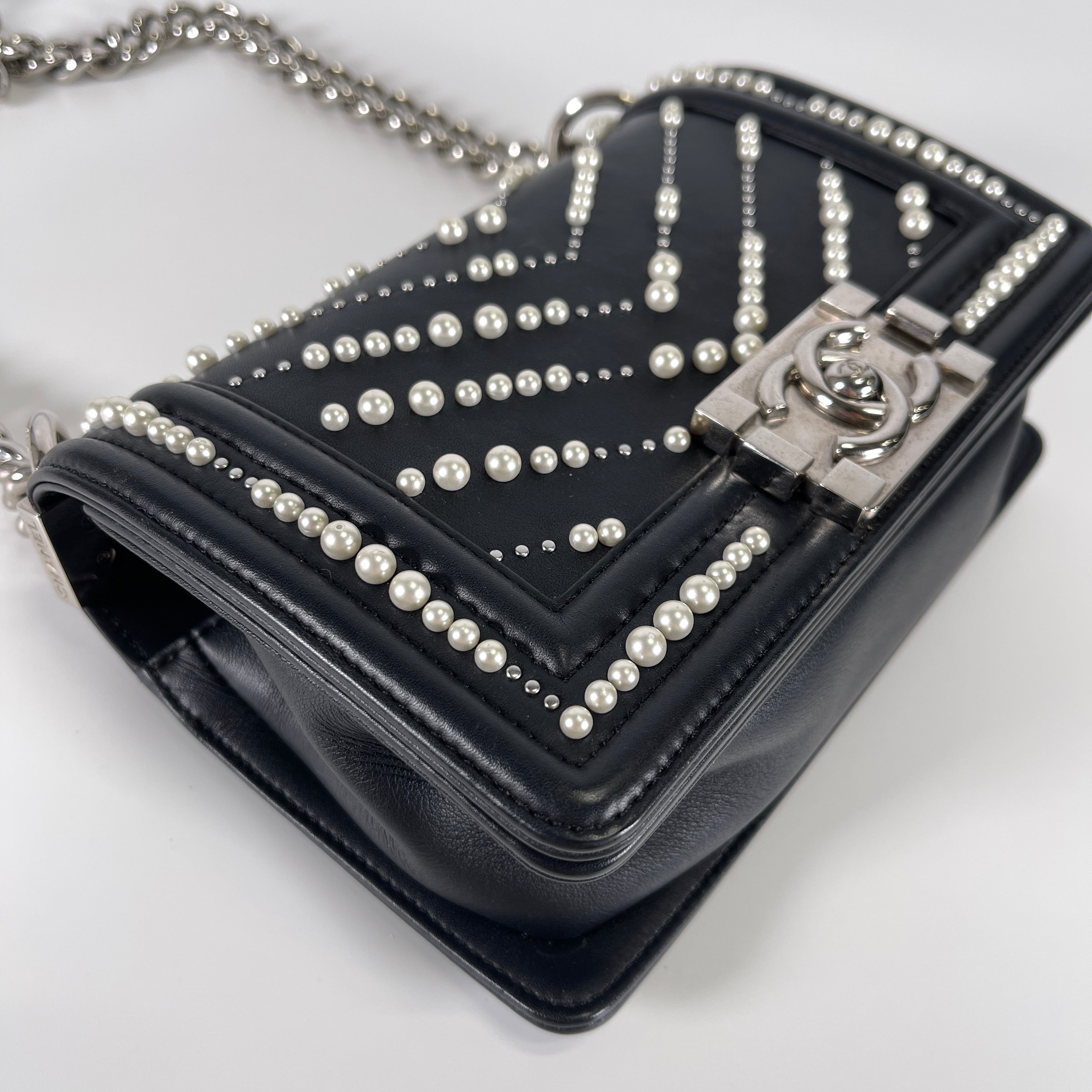 2601 secondhand CHANEL Boy