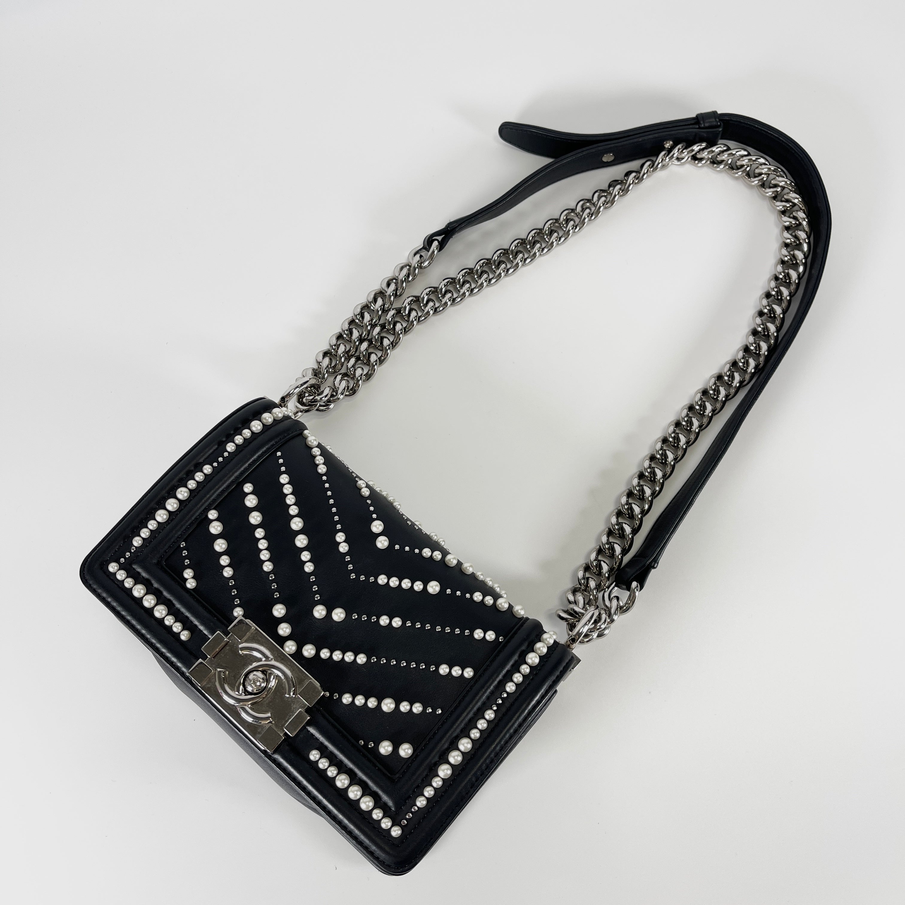 2601 secondhand CHANEL Boy