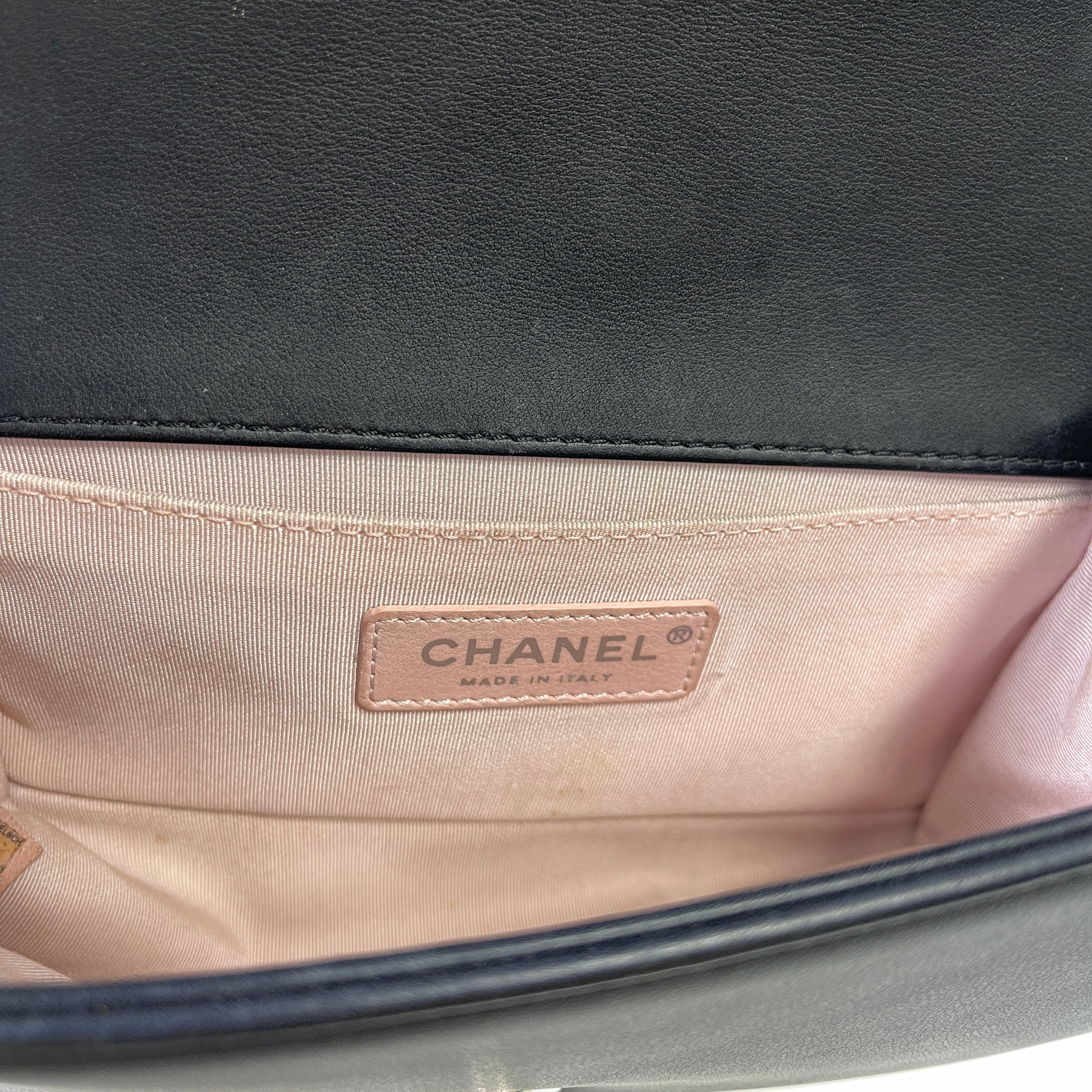 2601 secondhand CHANEL Boy