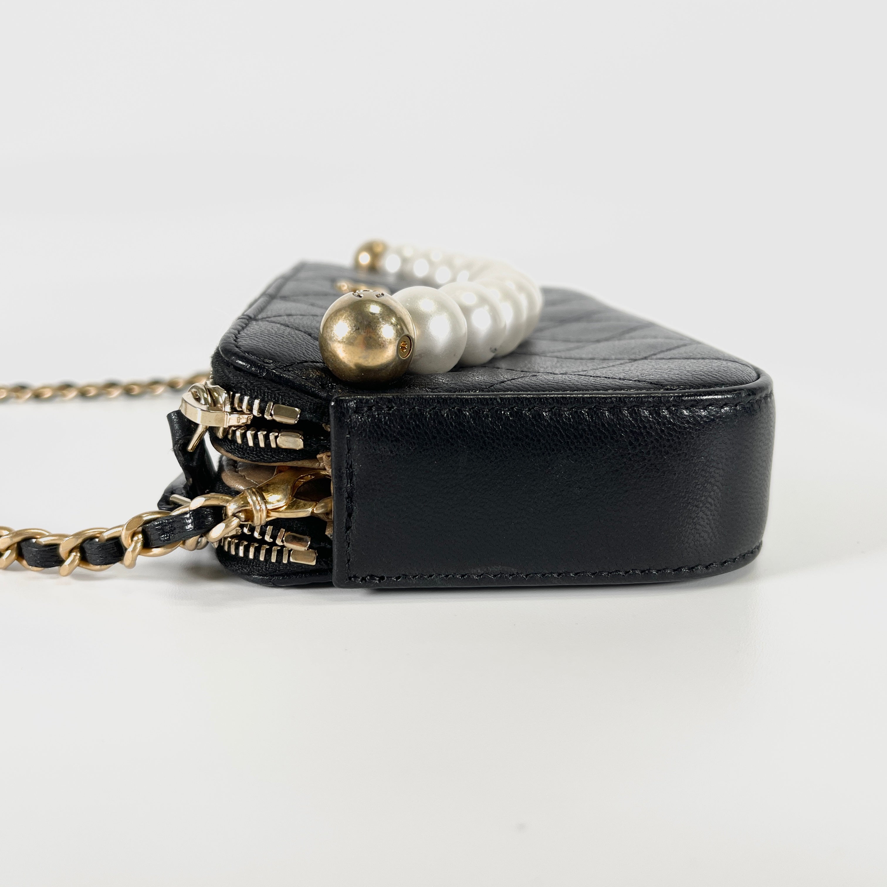 2601 secondhand CHANEL fake Pearl With Chain Wallet